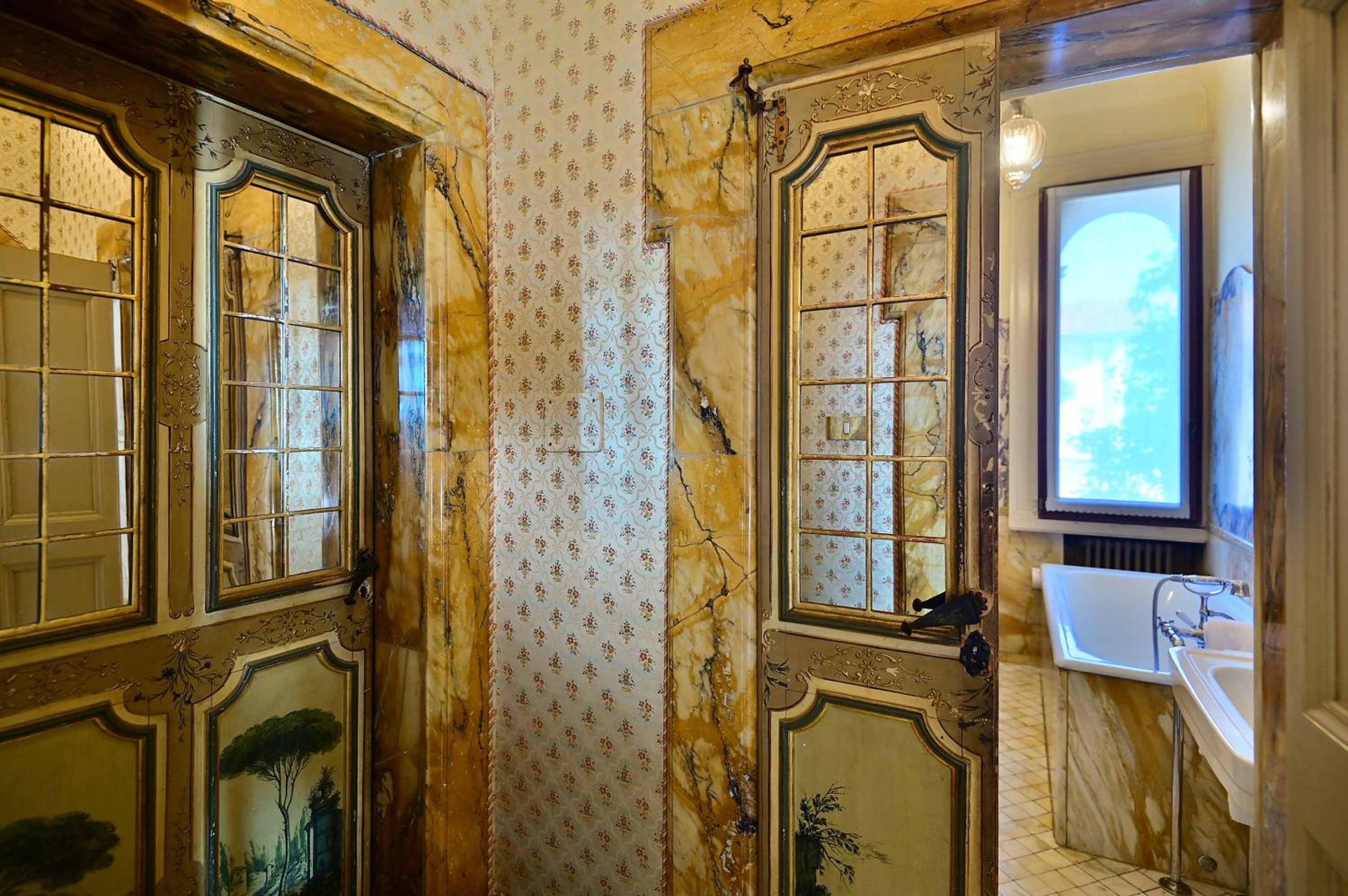 Triple Suite - Photo 9