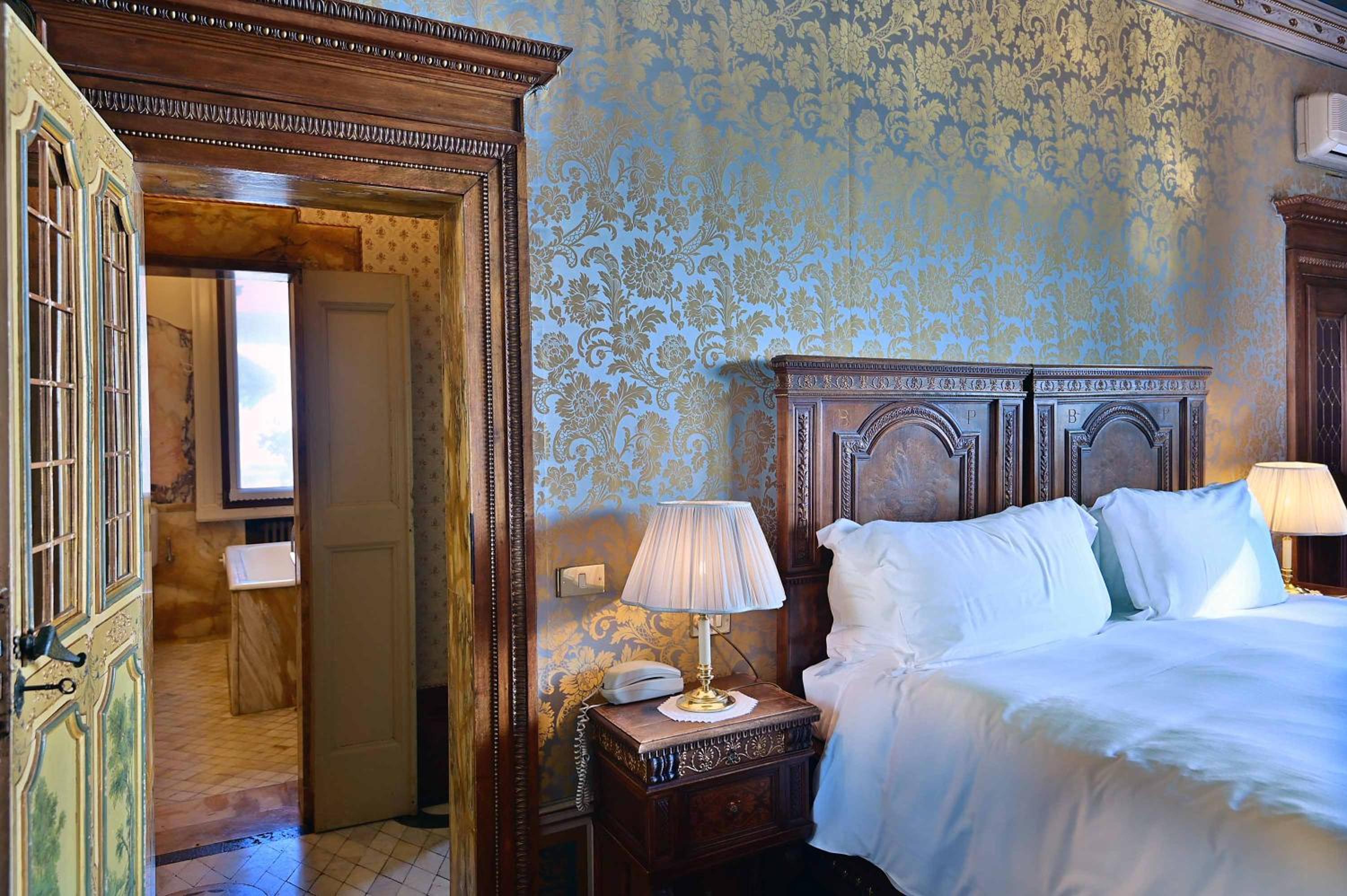 Triple Suite - Photo 13