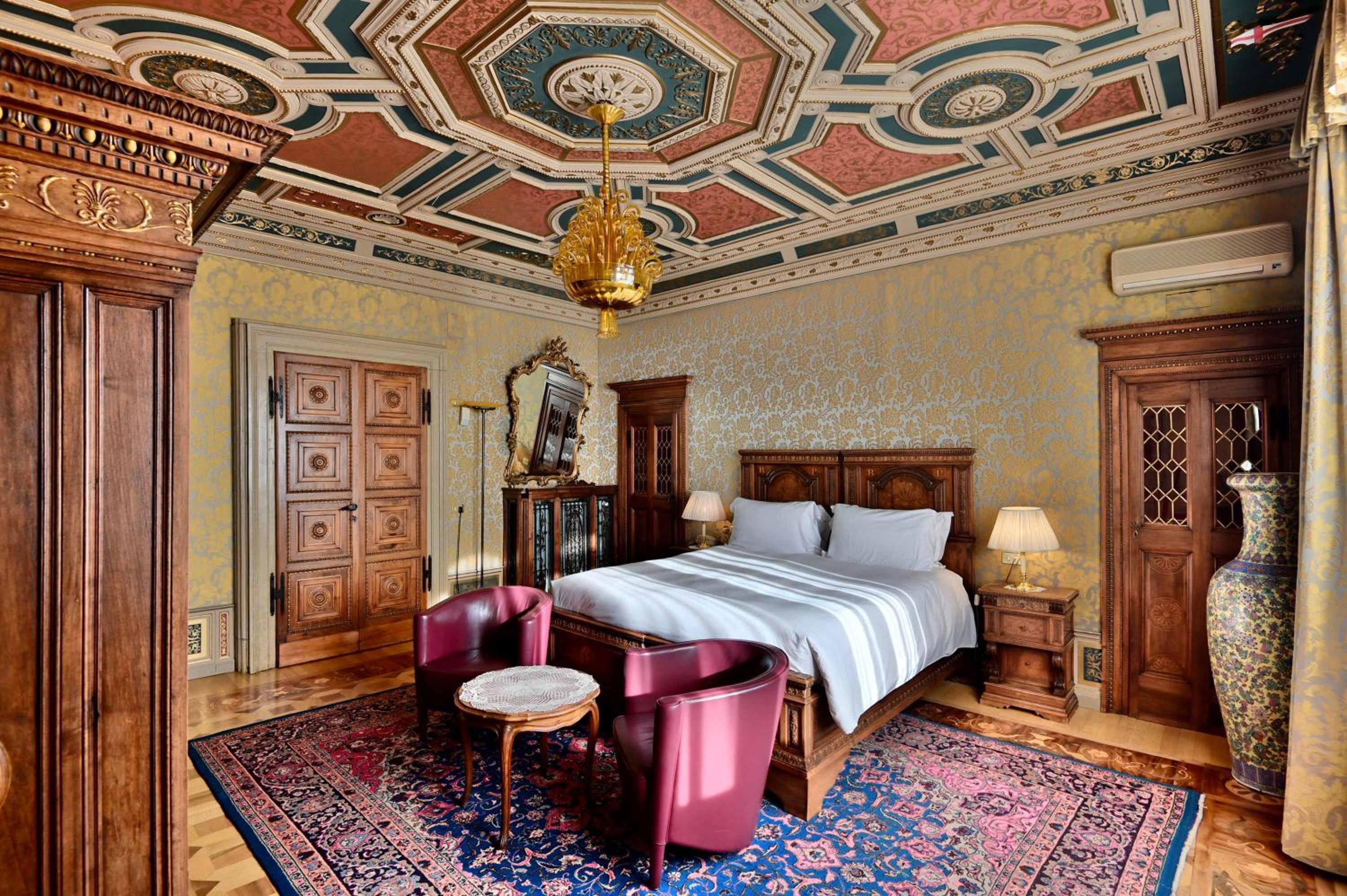 Triple Suite - Photo 14