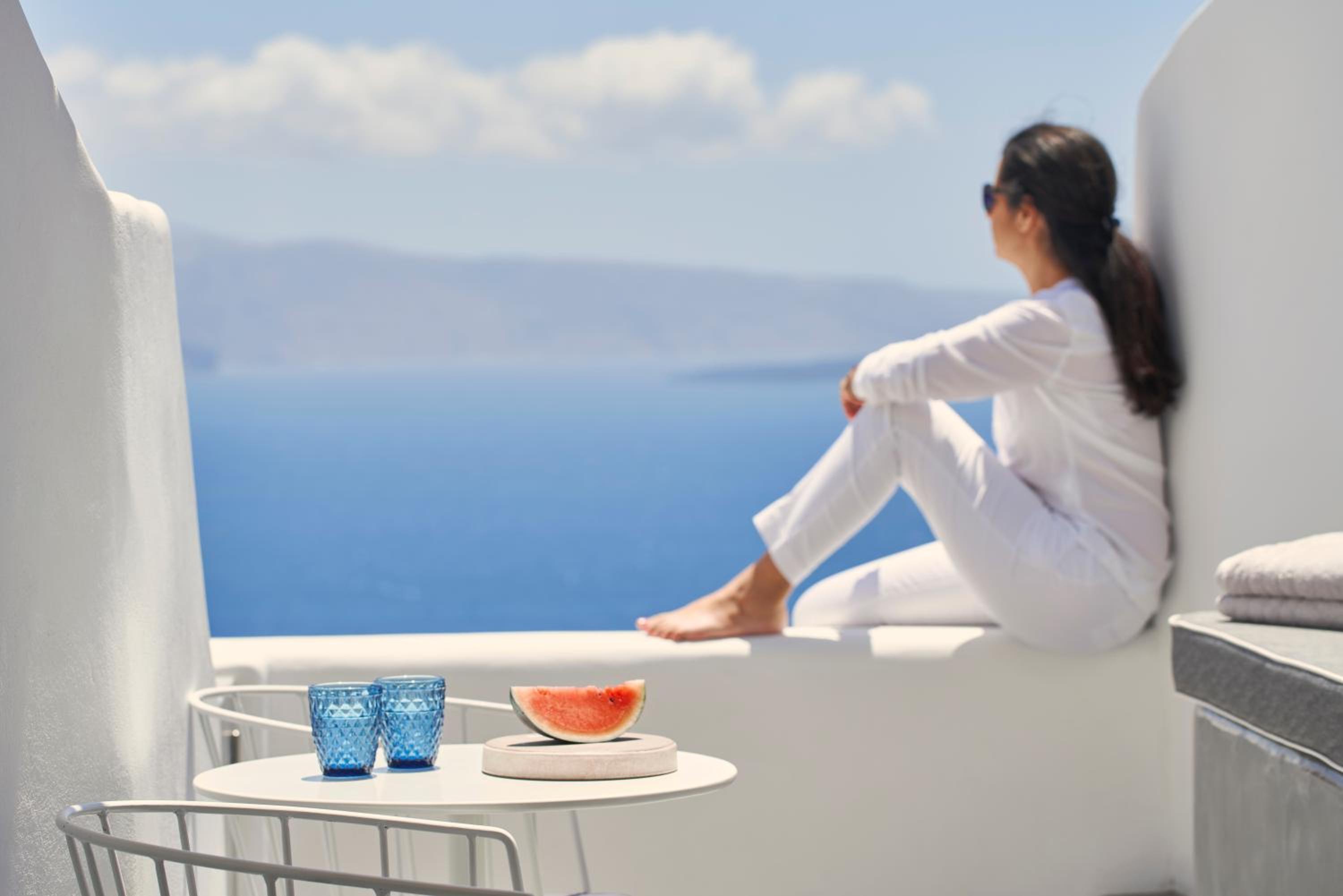 Superior Suite with Caldera View and Outdoor heated  Mini Plunge Pool - Photo 13