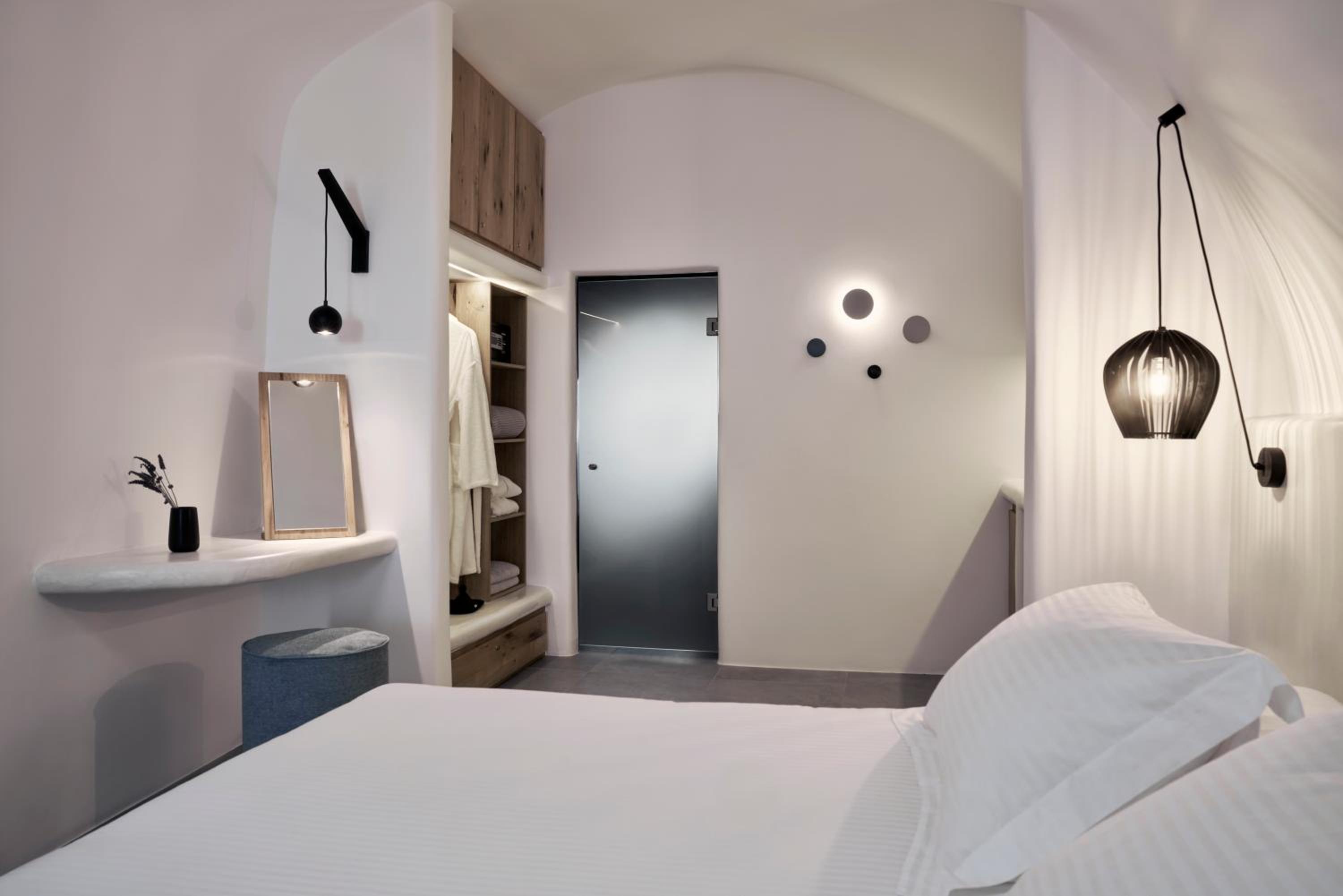 Junior Suite with Caldera View and Outdoor heated Mini Plunge Pool - Photo 11