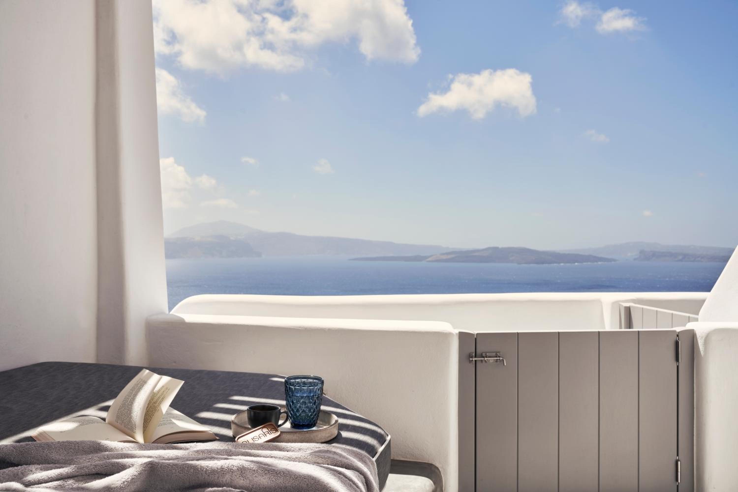 Junior Suite with Caldera View and Outdoor heated Mini Plunge Pool - Photo 9
