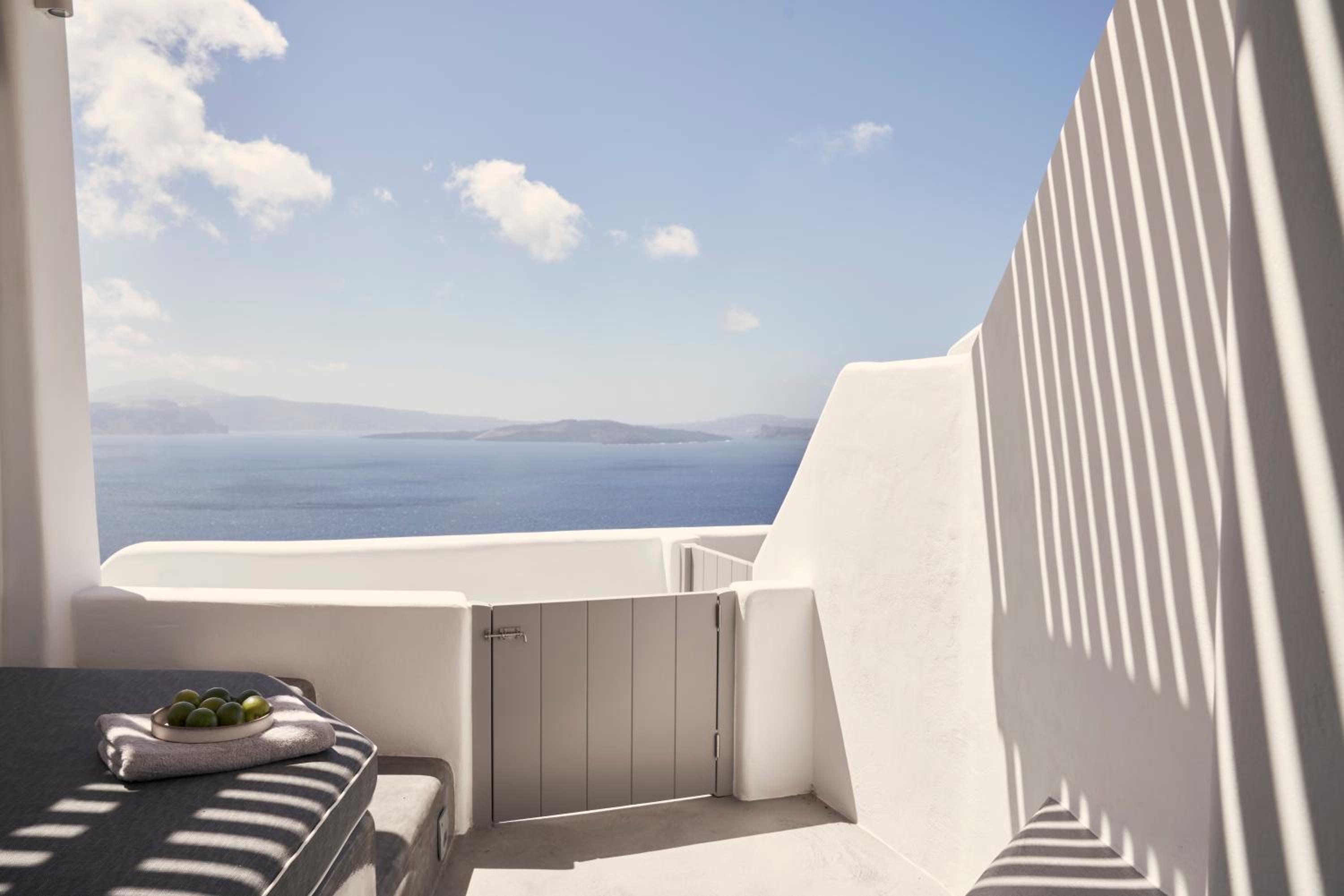 Junior Suite with Caldera View and Outdoor heated Mini Plunge Pool - Photo 13