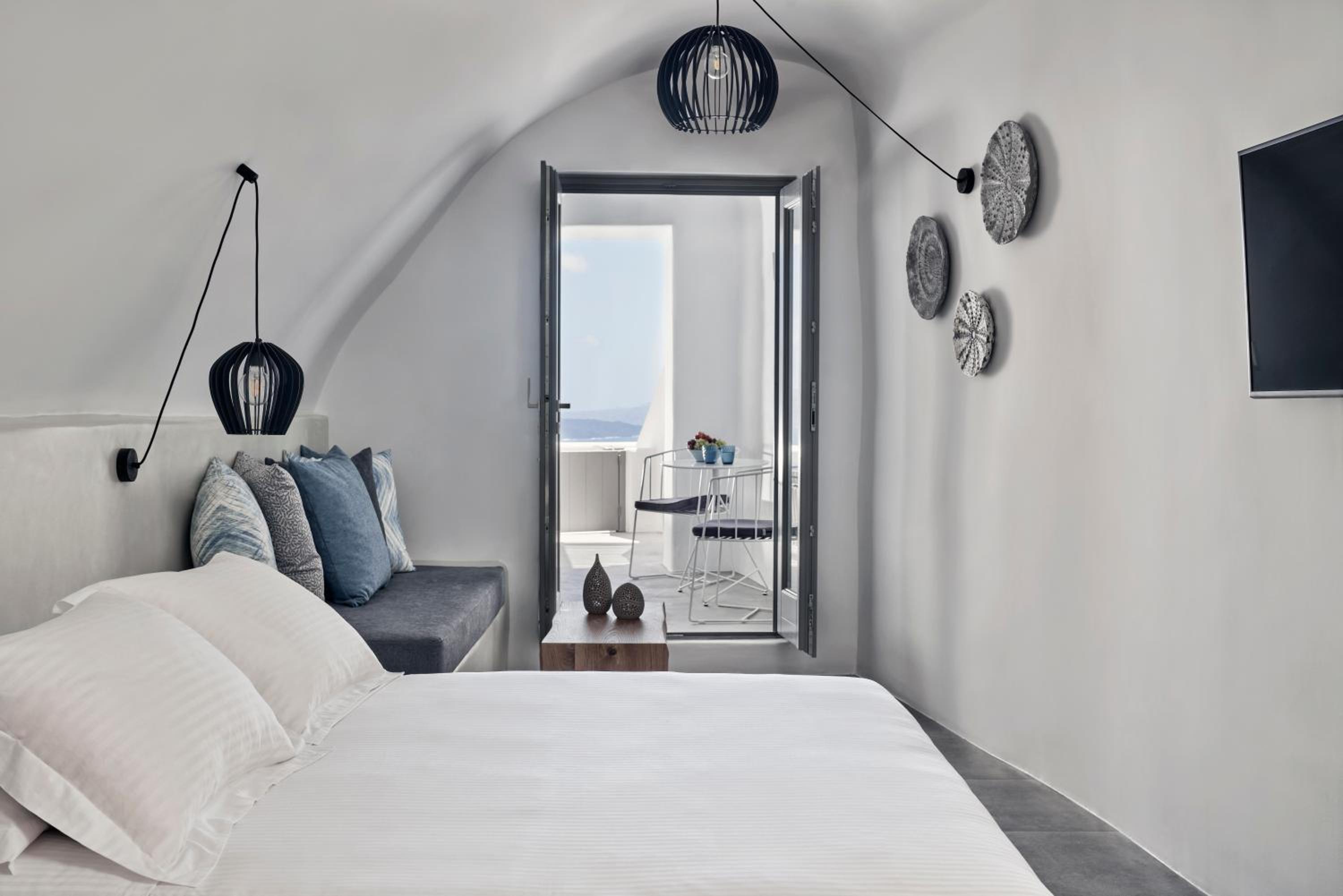 Junior Suite with Caldera View and Outdoor heated Mini Plunge Pool