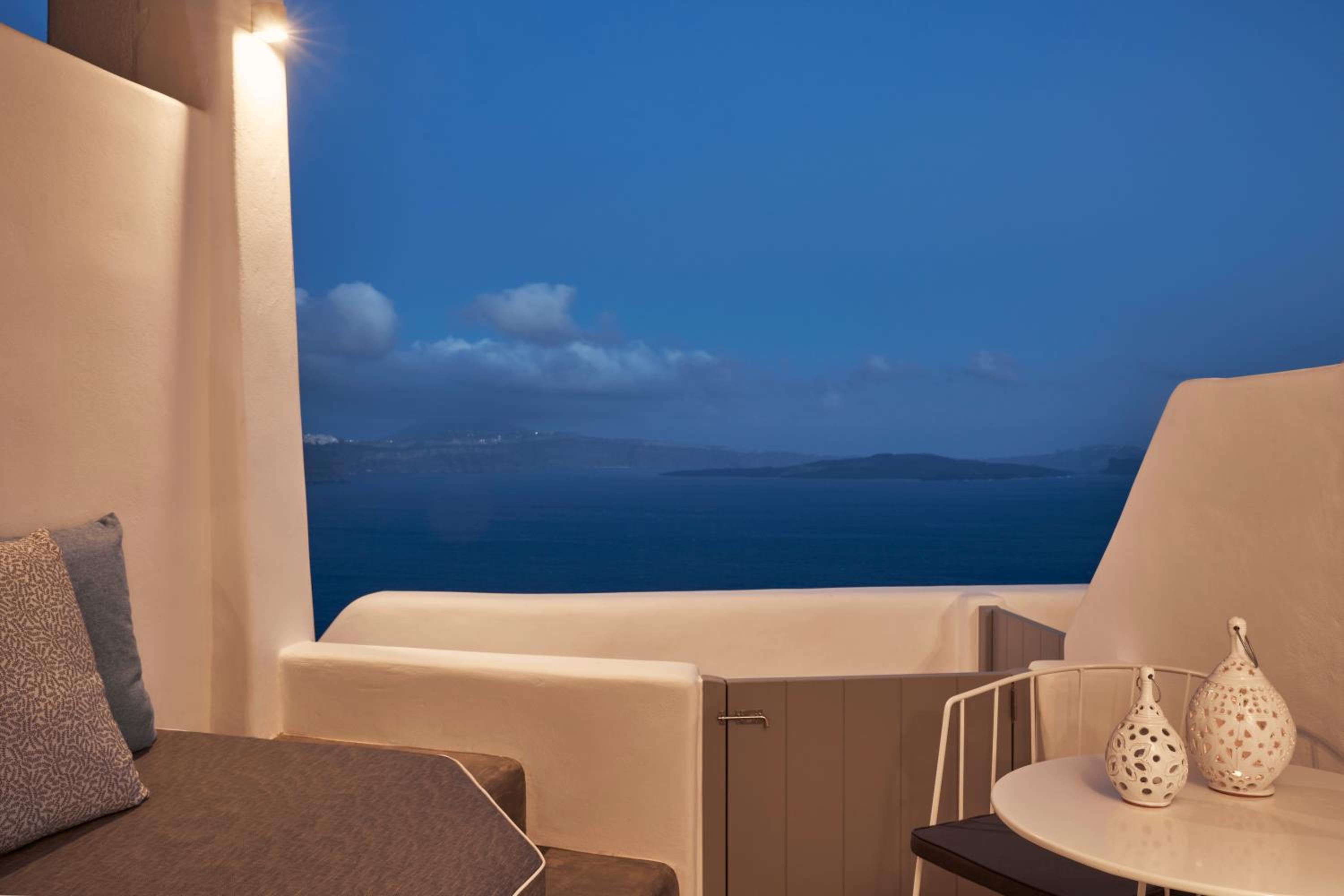 Junior Suite with Caldera View and Outdoor heated Mini Plunge Pool - Photo 6