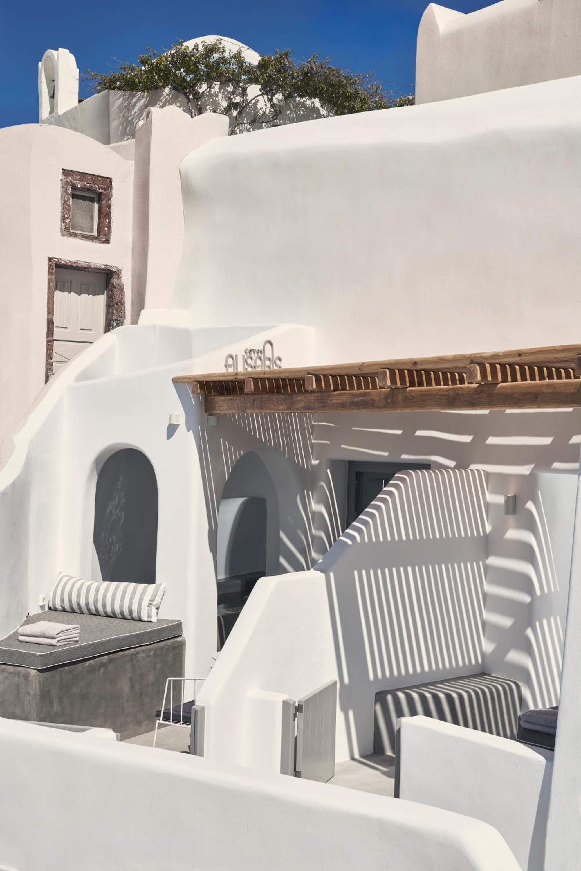 Junior Suite with Caldera View and Outdoor heated Mini Plunge Pool - Photo 19