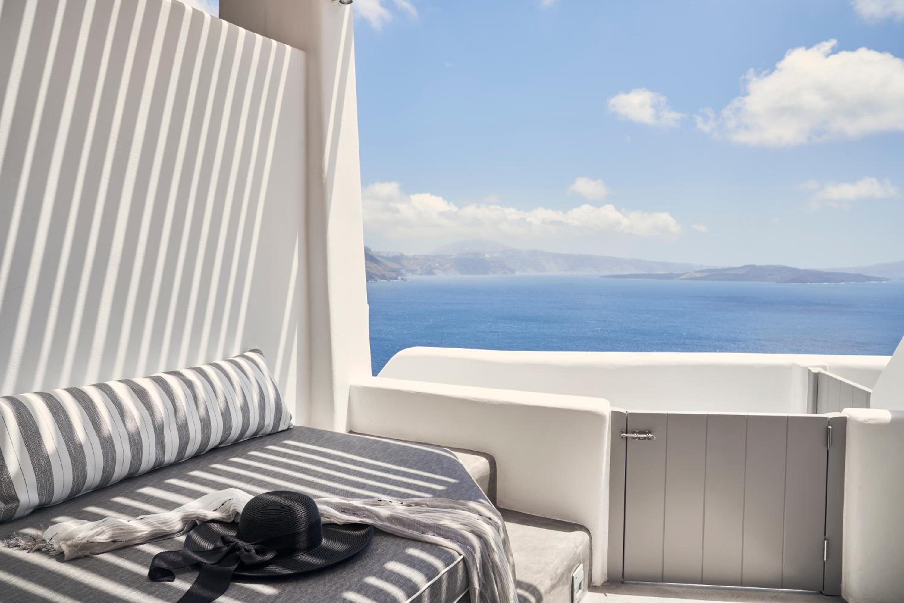 Junior Suite with Caldera View and Outdoor heated Mini Plunge Pool - Photo 21
