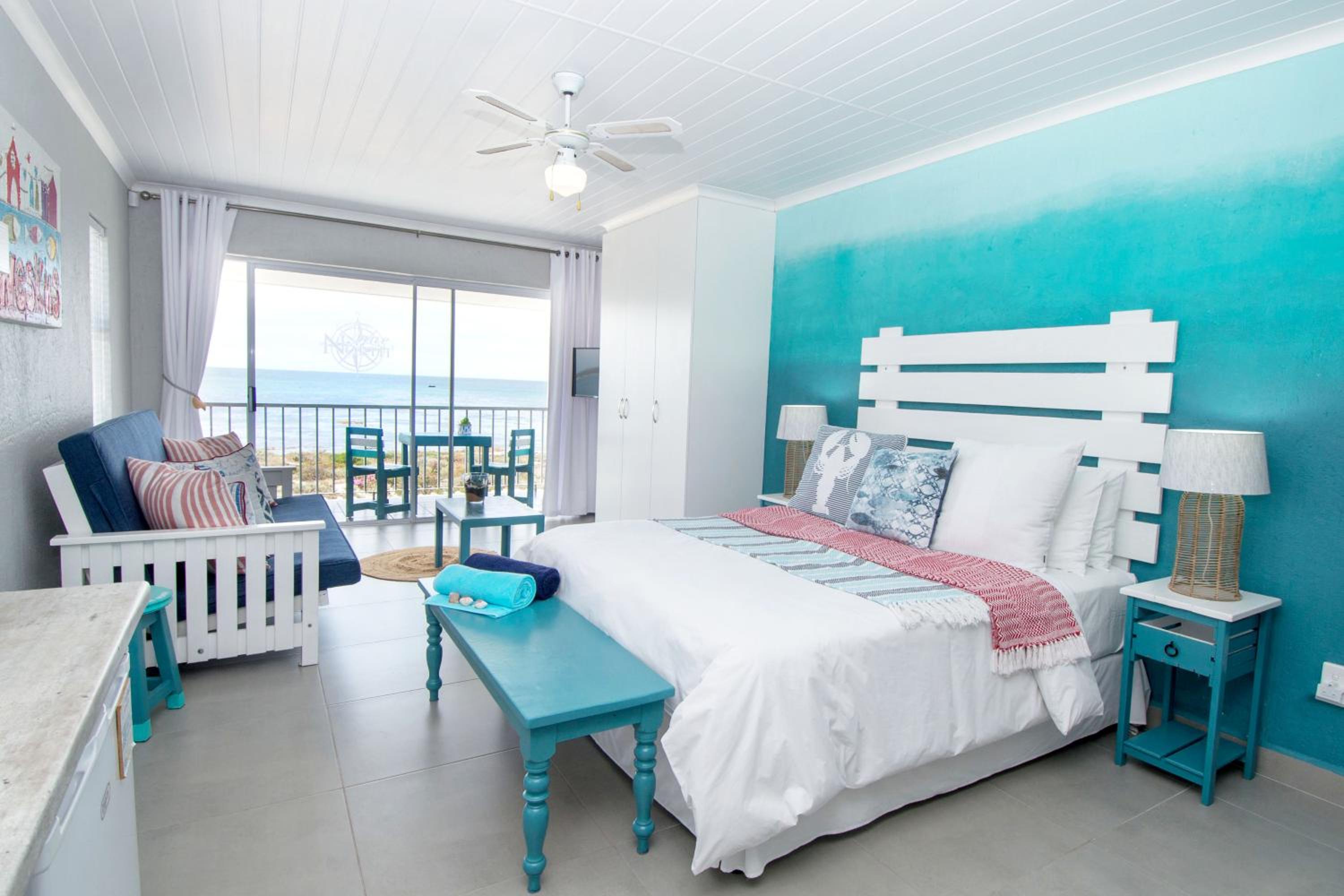 Apartment with Balcony and Sea View