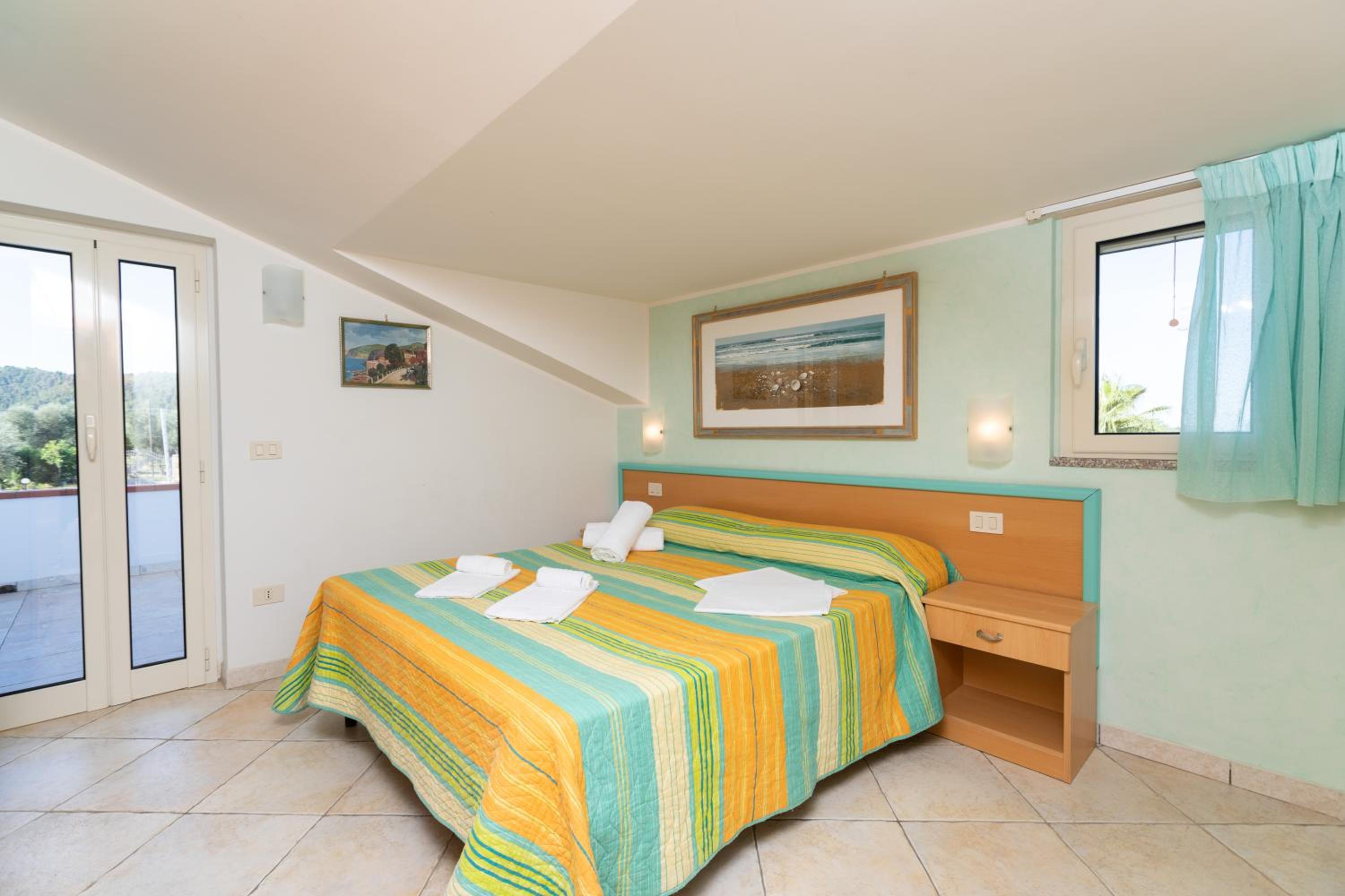 One-Bedroom Apartment with Sea View - Attic
