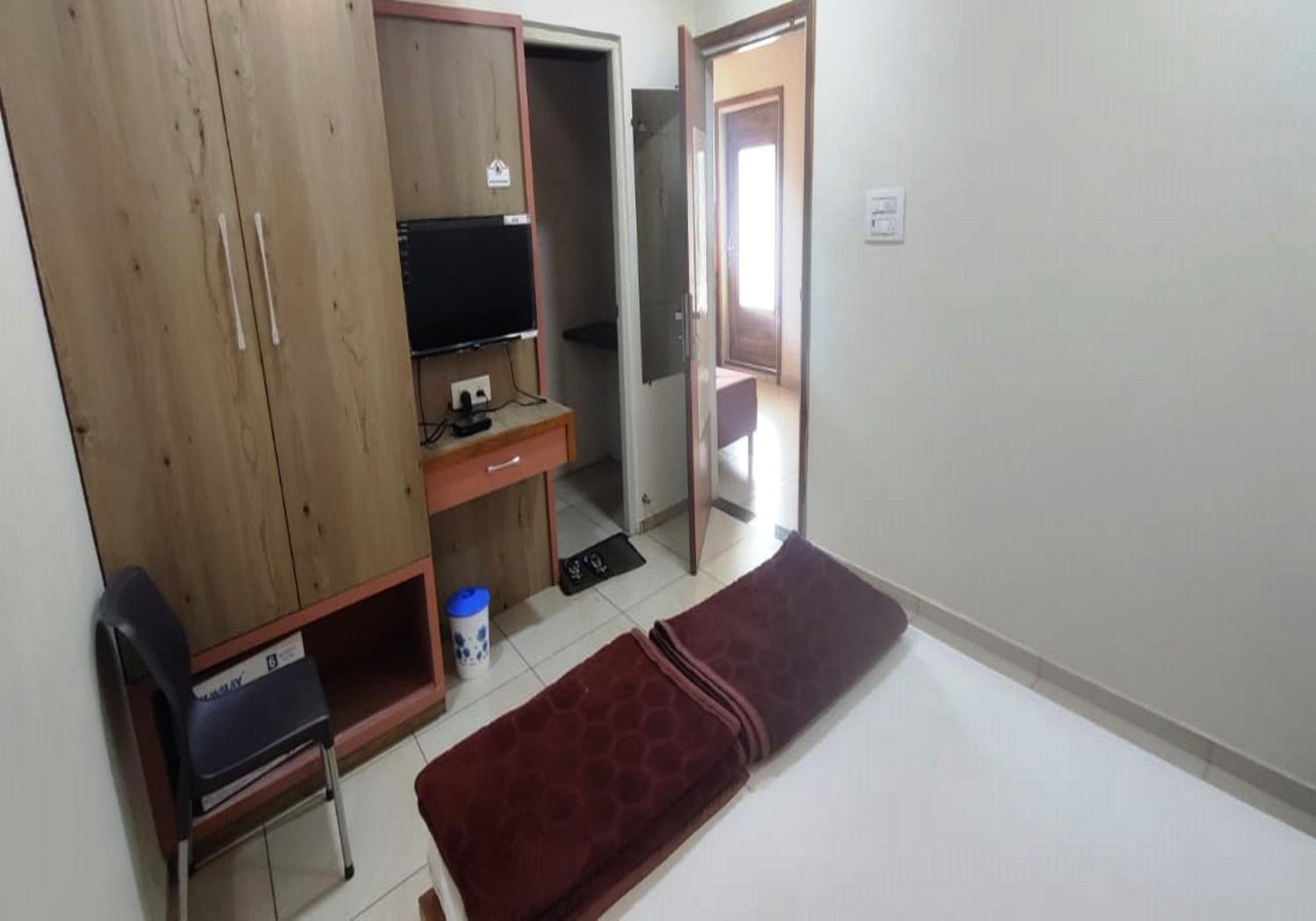 Budget Double Room photo 2
