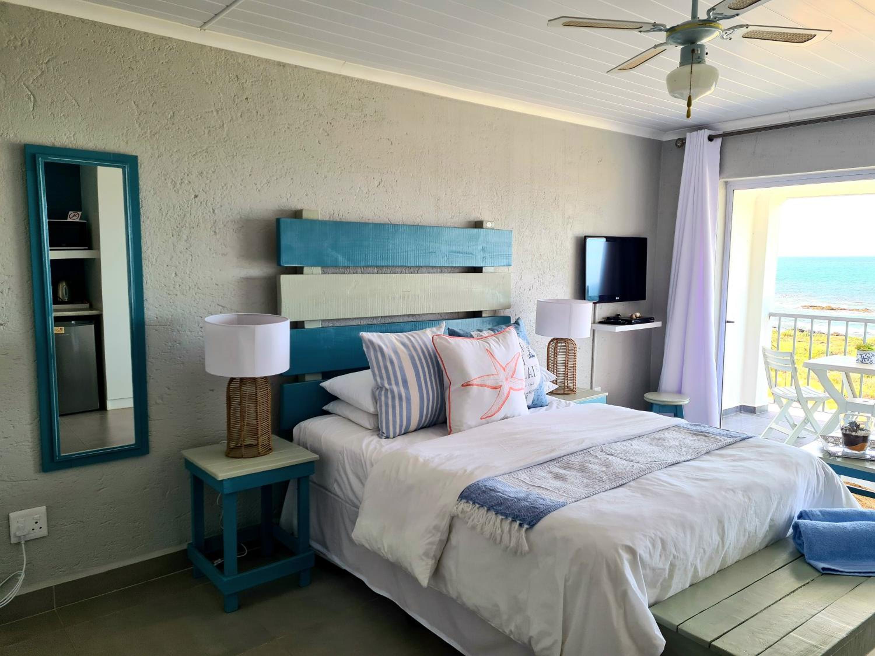 Apartment with Balcony and Sea View - Photo 7