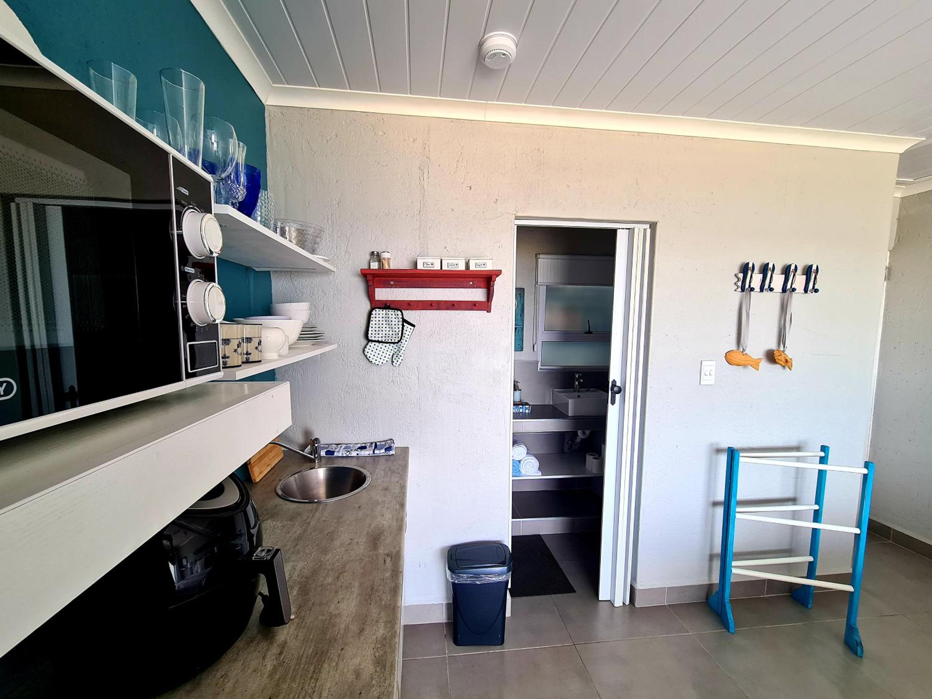 Apartment with Balcony and Sea View - Photo 29