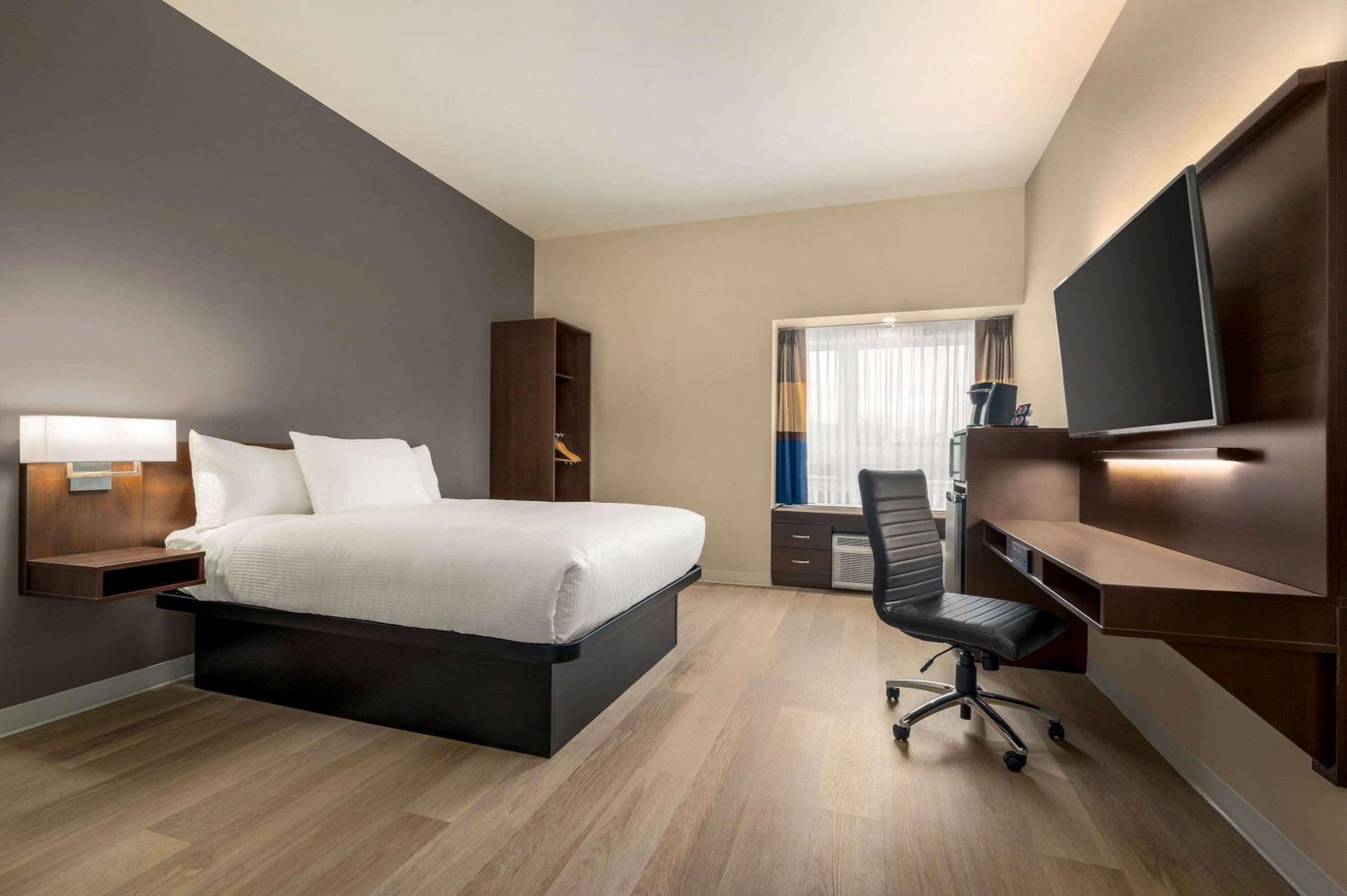 Queen Room - Mobility Access/Non-Smoking - Photo 1