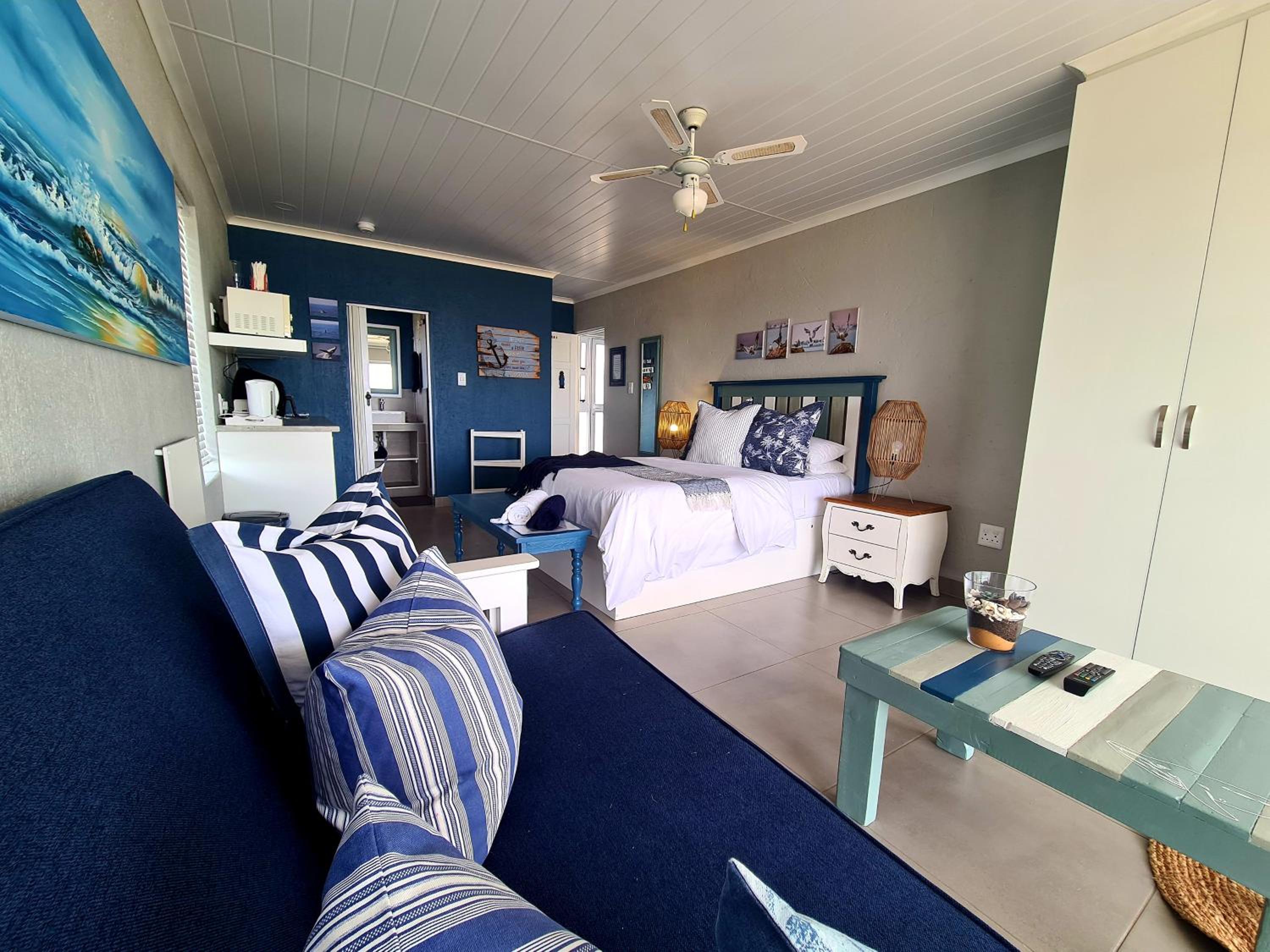 One-Bedroom Apartment with Balcony and Sea View - Photo 4