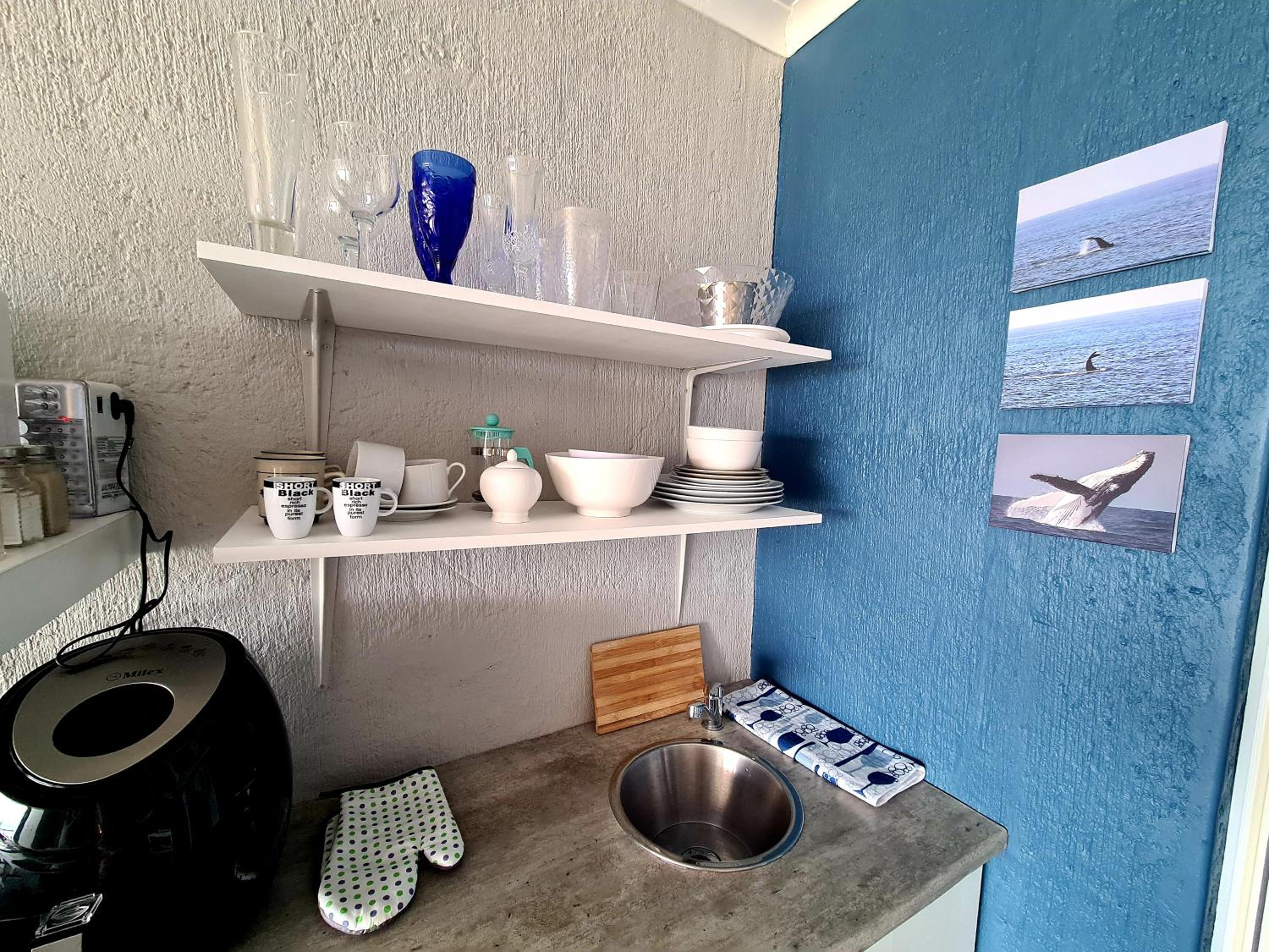 One-Bedroom Apartment with Balcony and Sea View - Photo 5