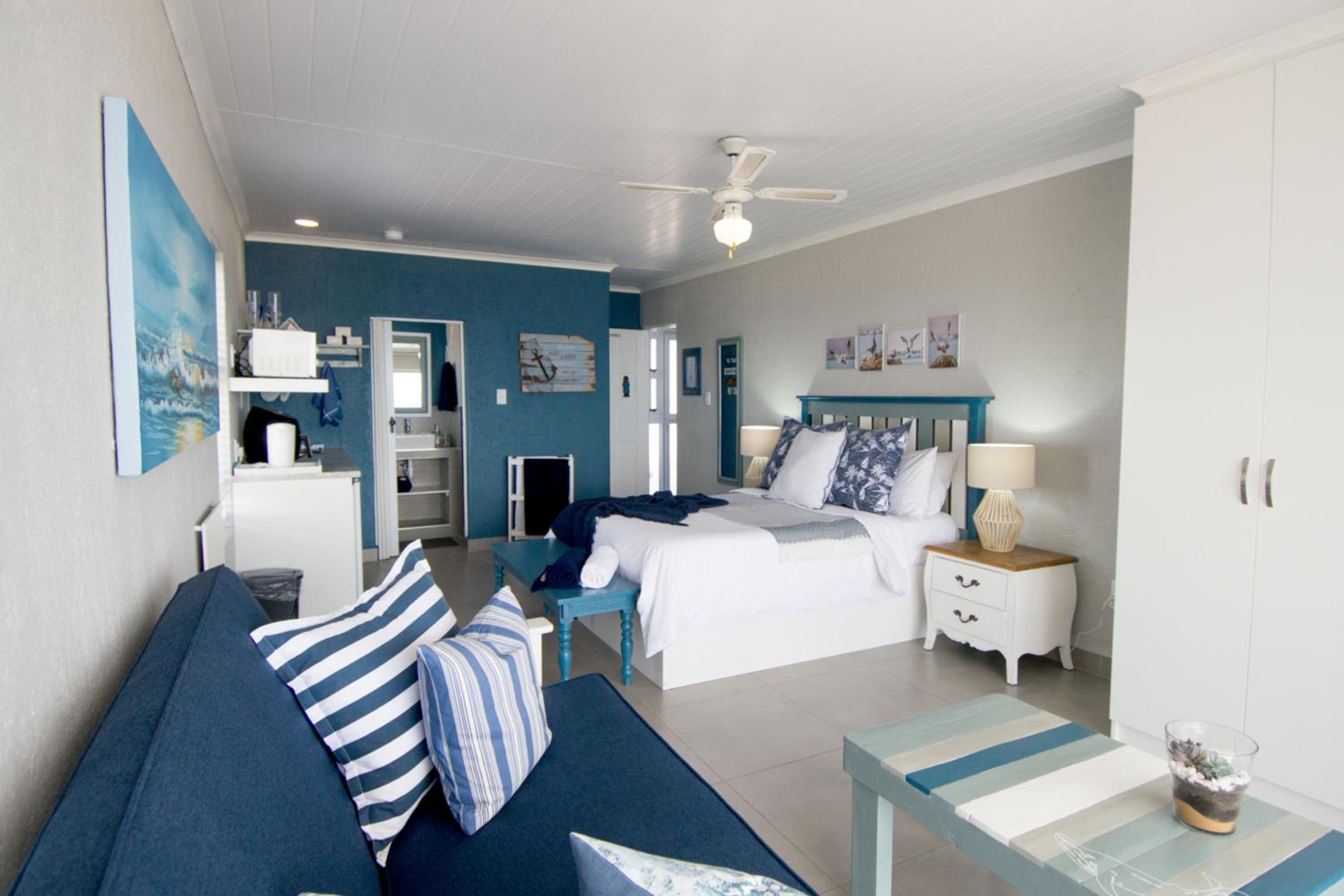 One-Bedroom Apartment with Balcony and Sea View - Photo 21