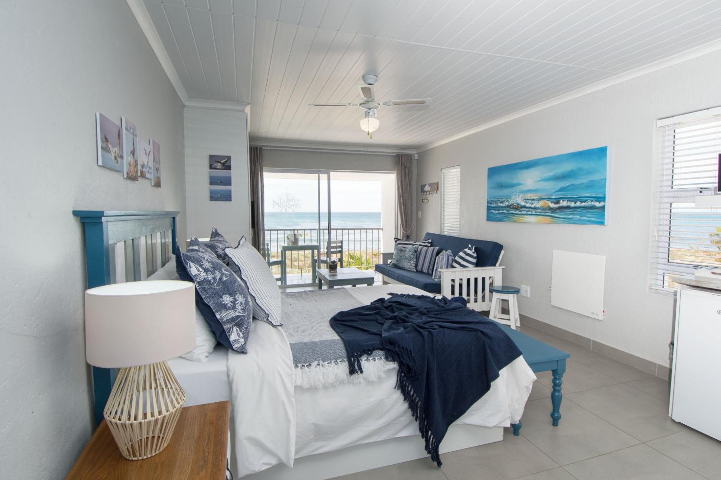 One-Bedroom Apartment with Balcony and Sea View - Photo 20