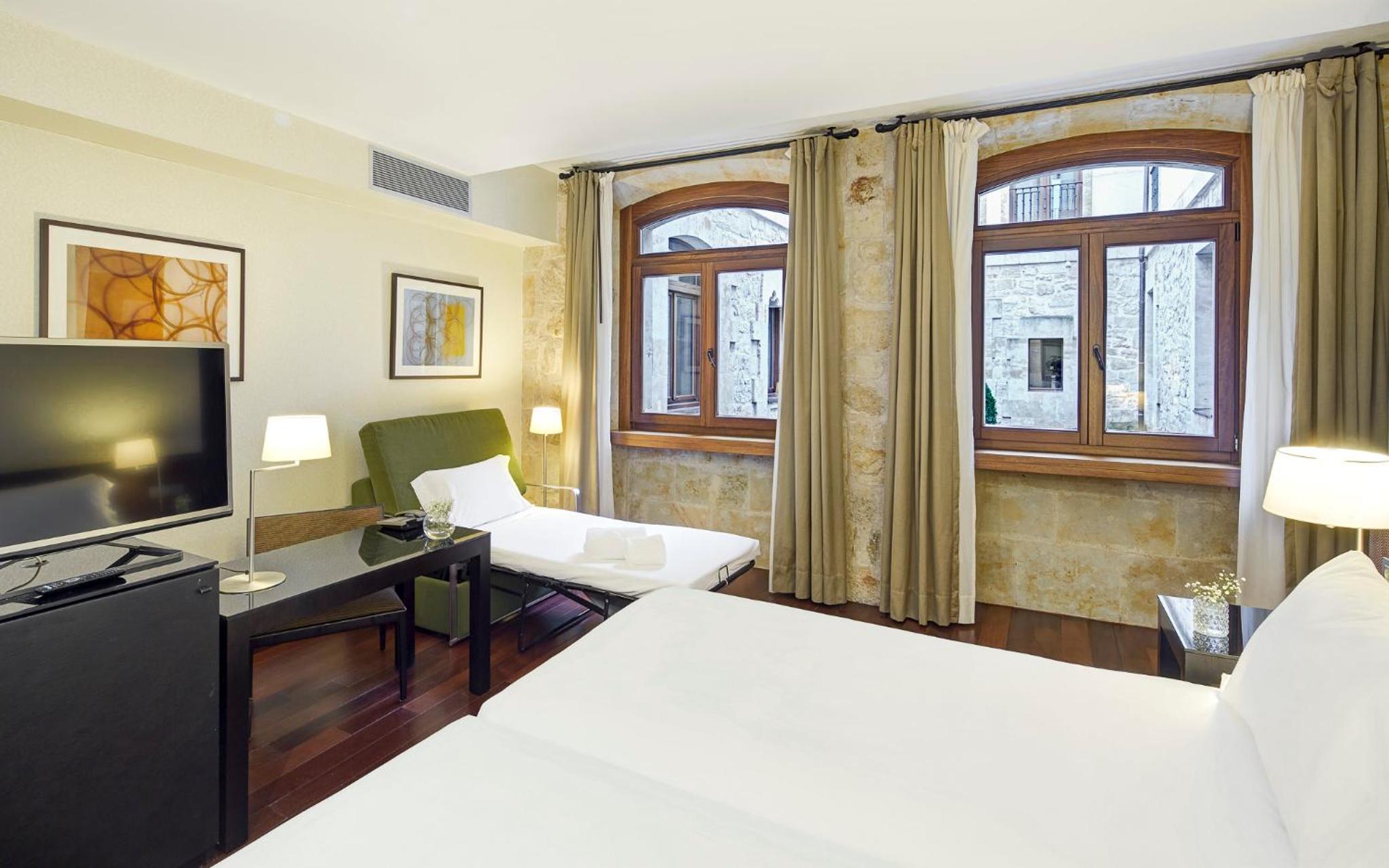 Habitación Doble con Sofá Cama