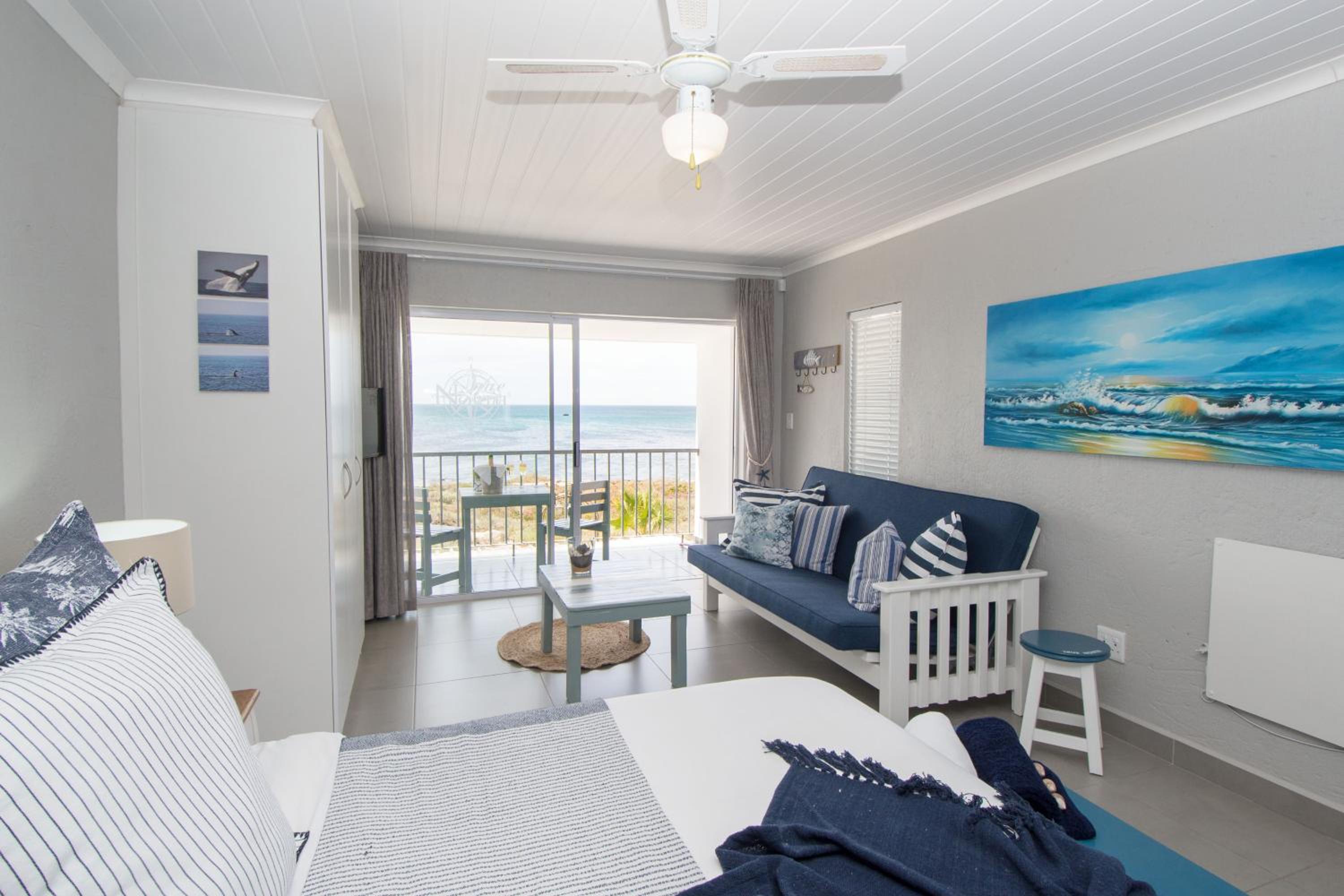 One-Bedroom Apartment with Balcony and Sea View - Photo 24