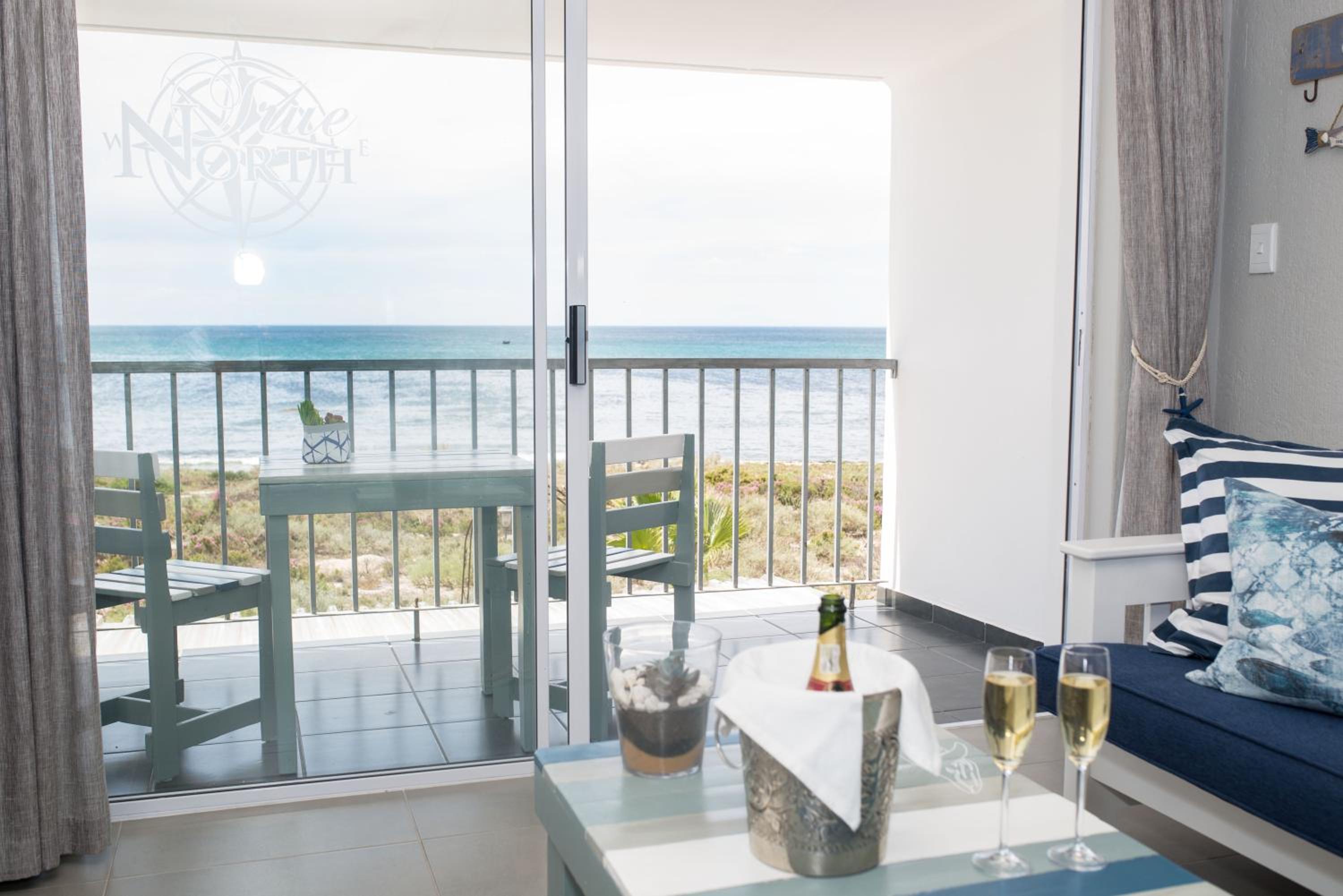 One-Bedroom Apartment with Balcony and Sea View - Photo 38