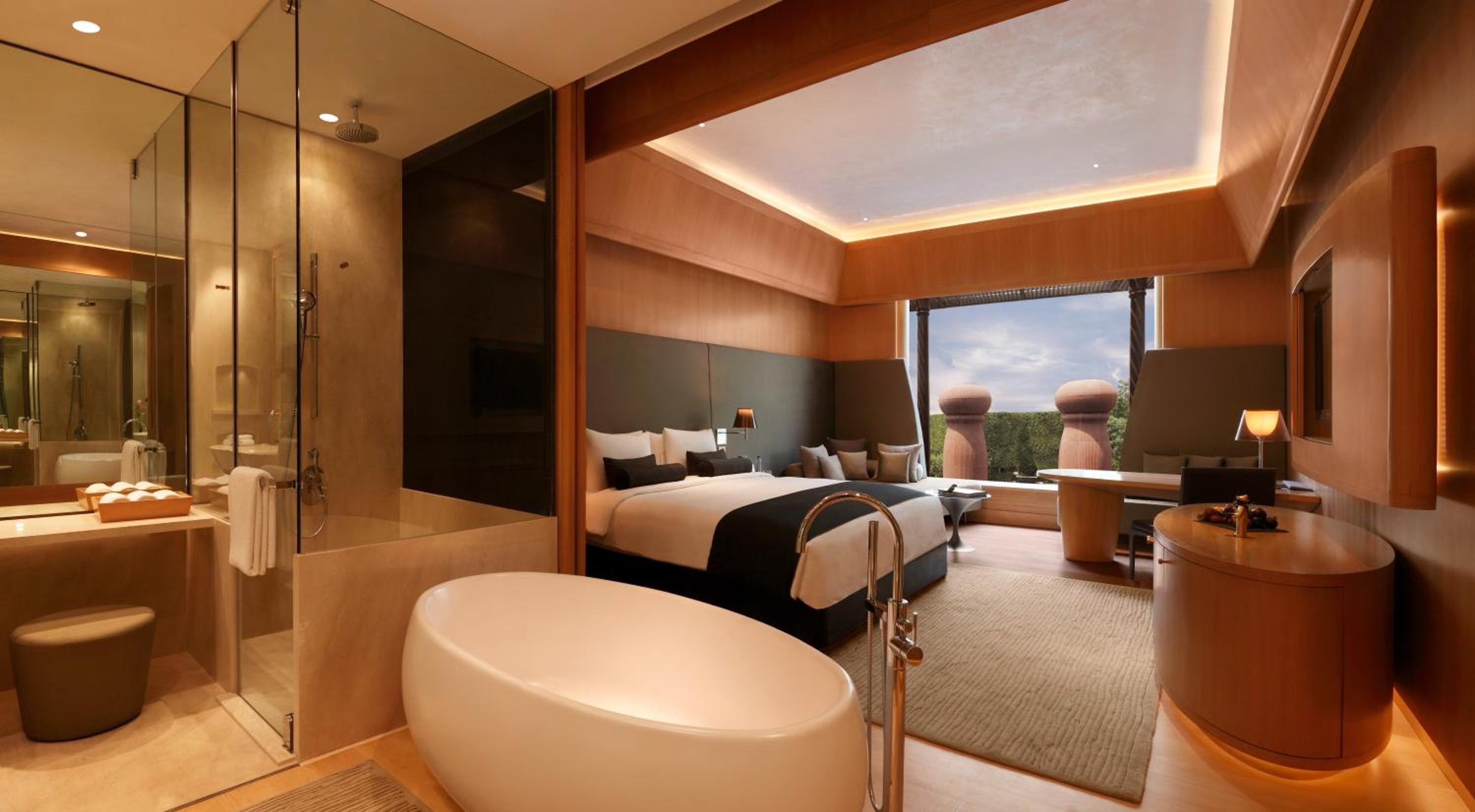 The Roseate Premium Lake View Suite with 10 % discount on Spa, Laundry and Car Services, One Way Airport Transfers - Photo 3