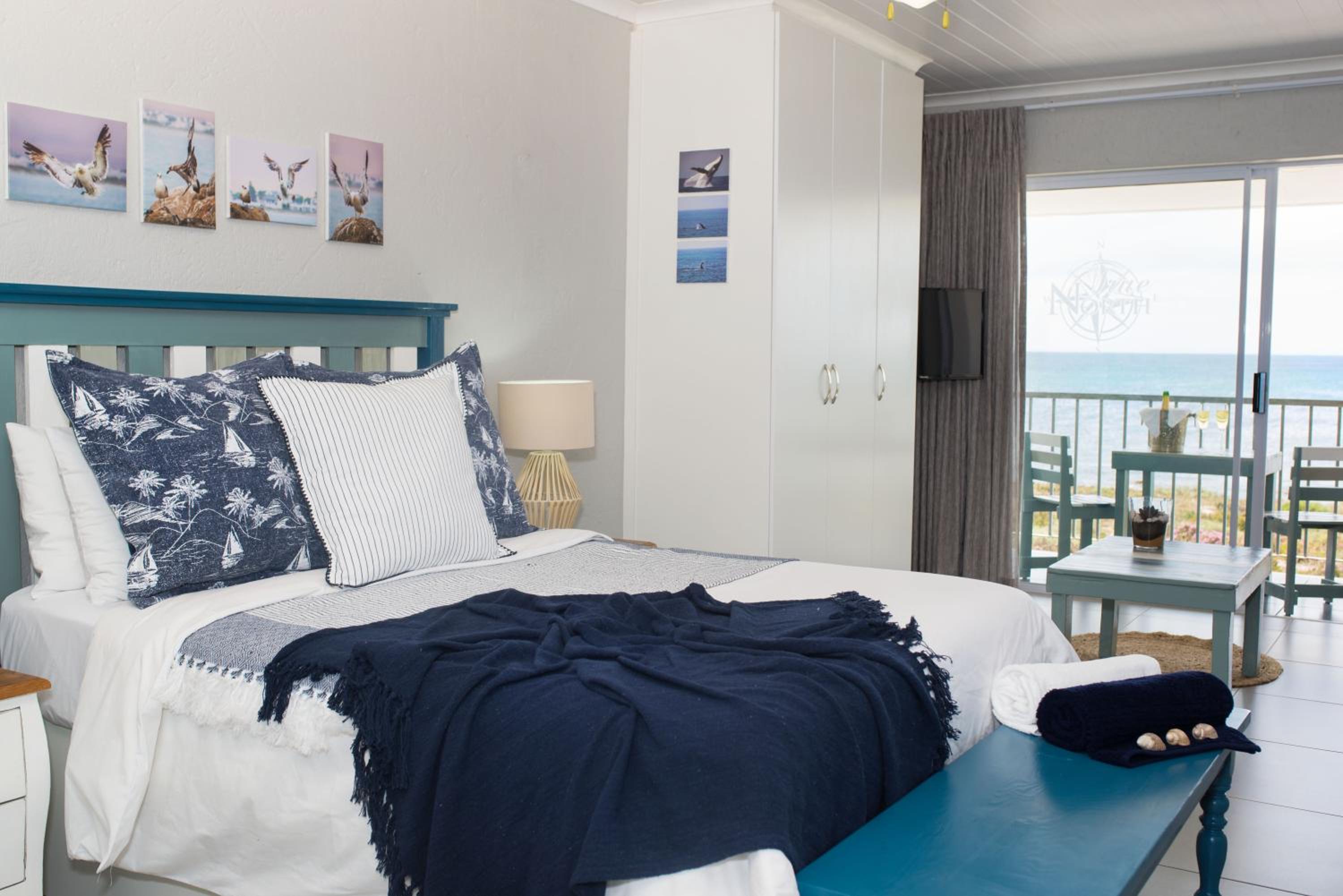 One-Bedroom Apartment with Balcony and Sea View - Photo 3