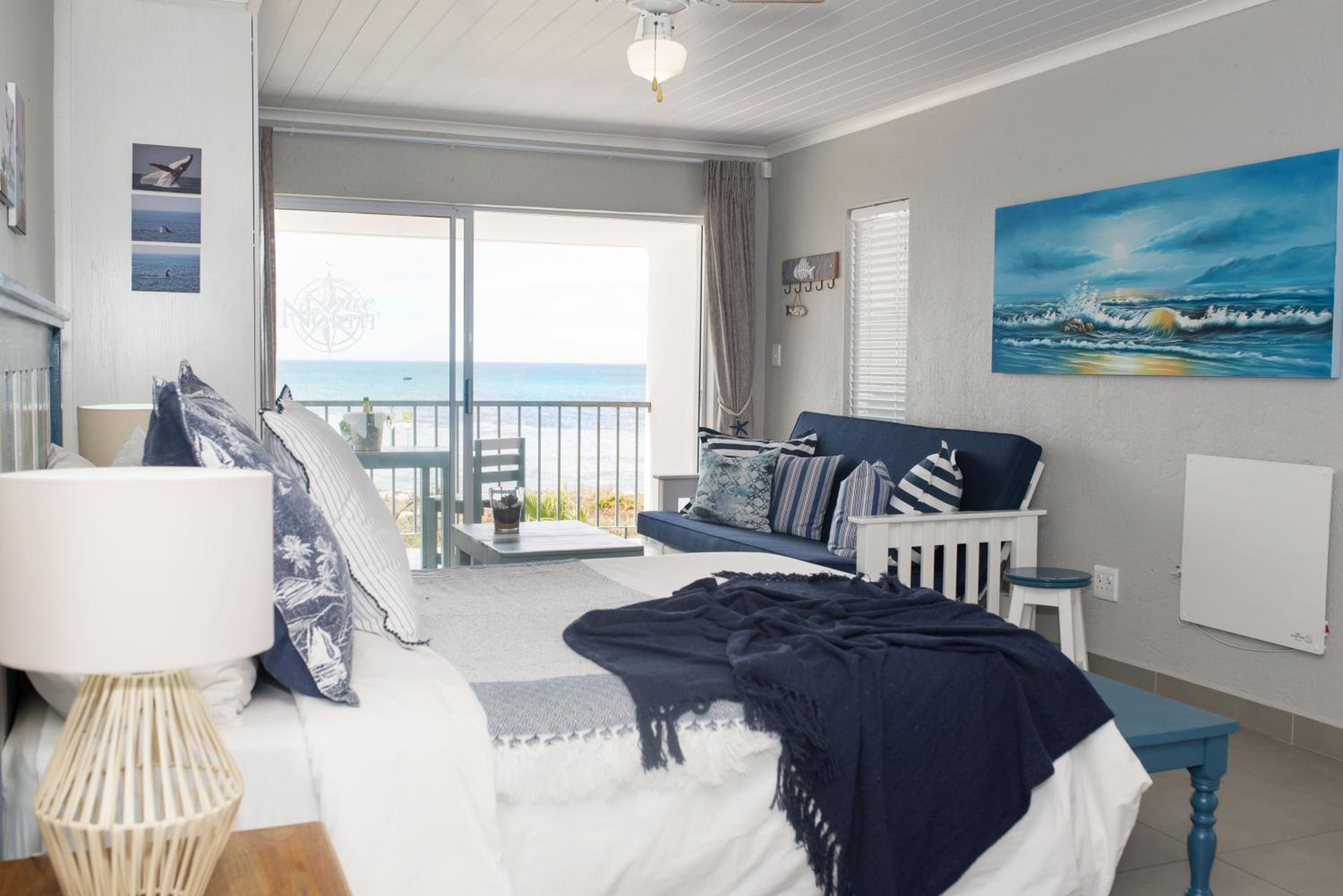 One-Bedroom Apartment with Balcony and Sea View - Photo 36