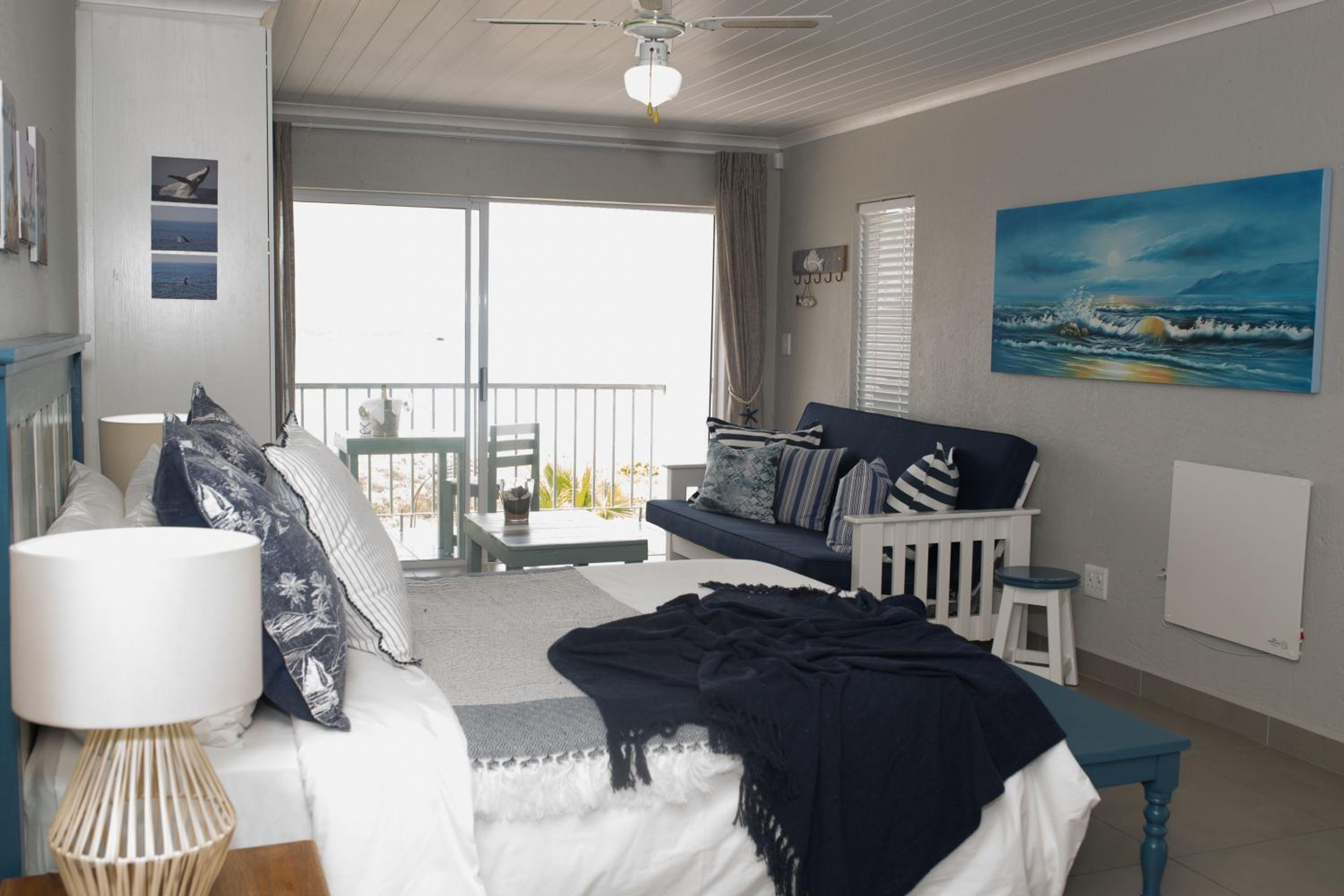 One-Bedroom Apartment with Balcony and Sea View - Photo 35