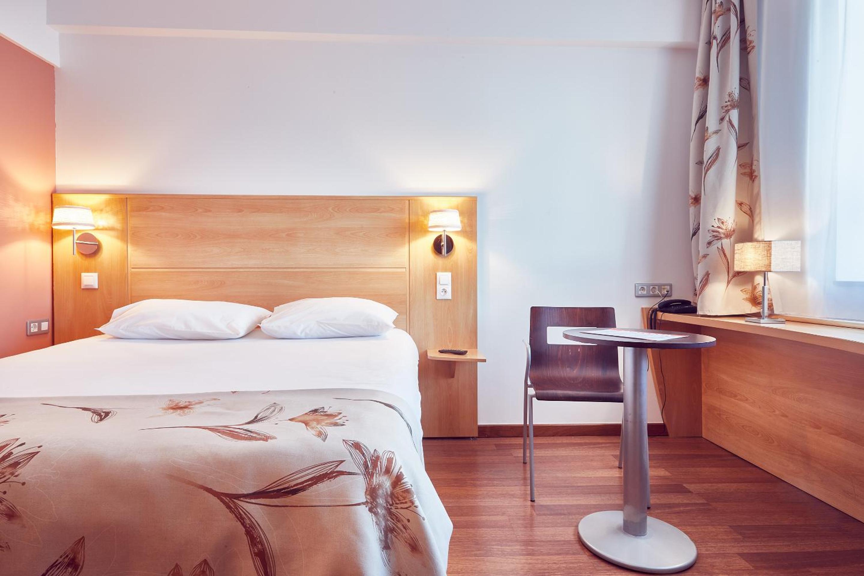 Standard Double Room - Photo 1
