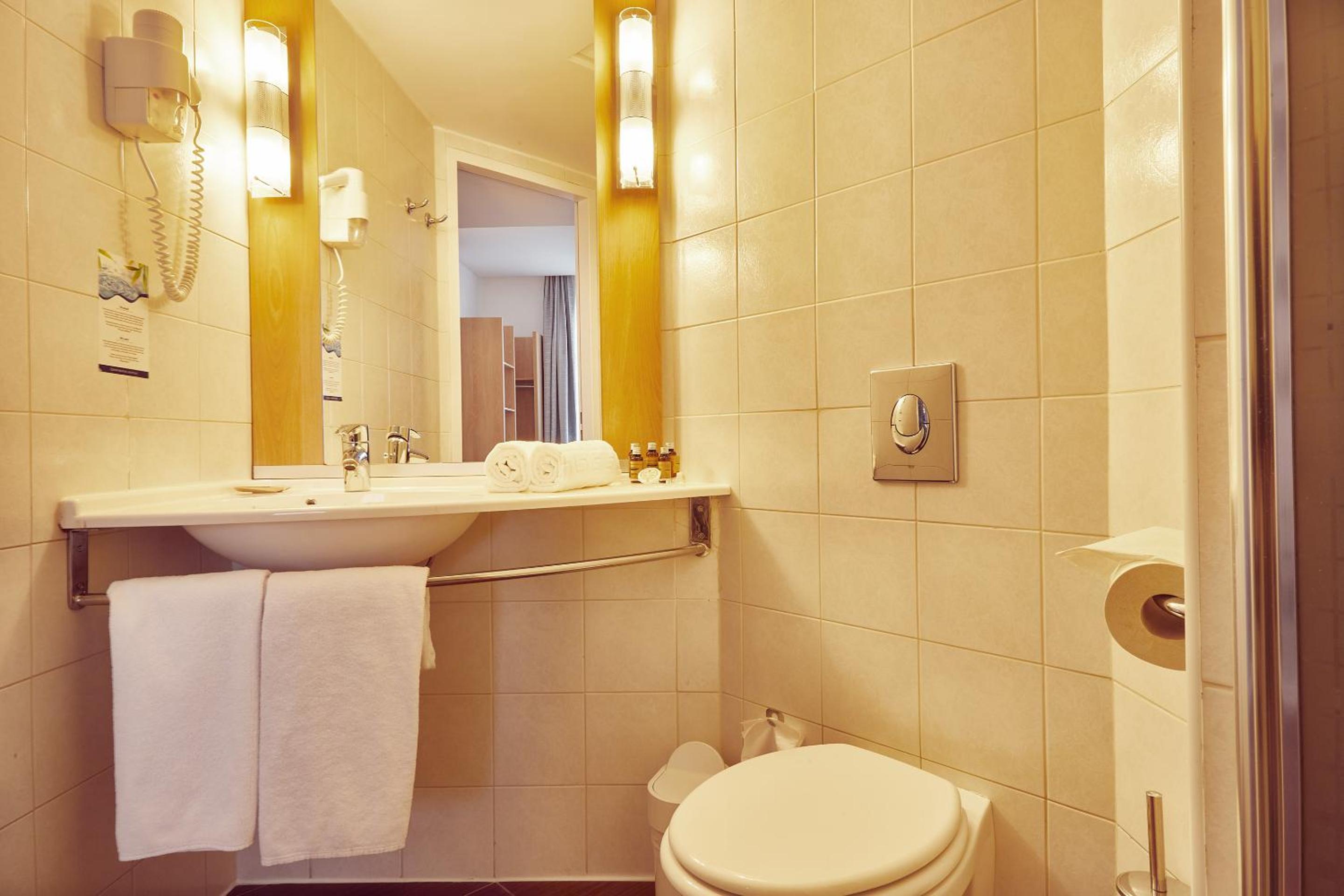 Standard Double Room - Photo 7