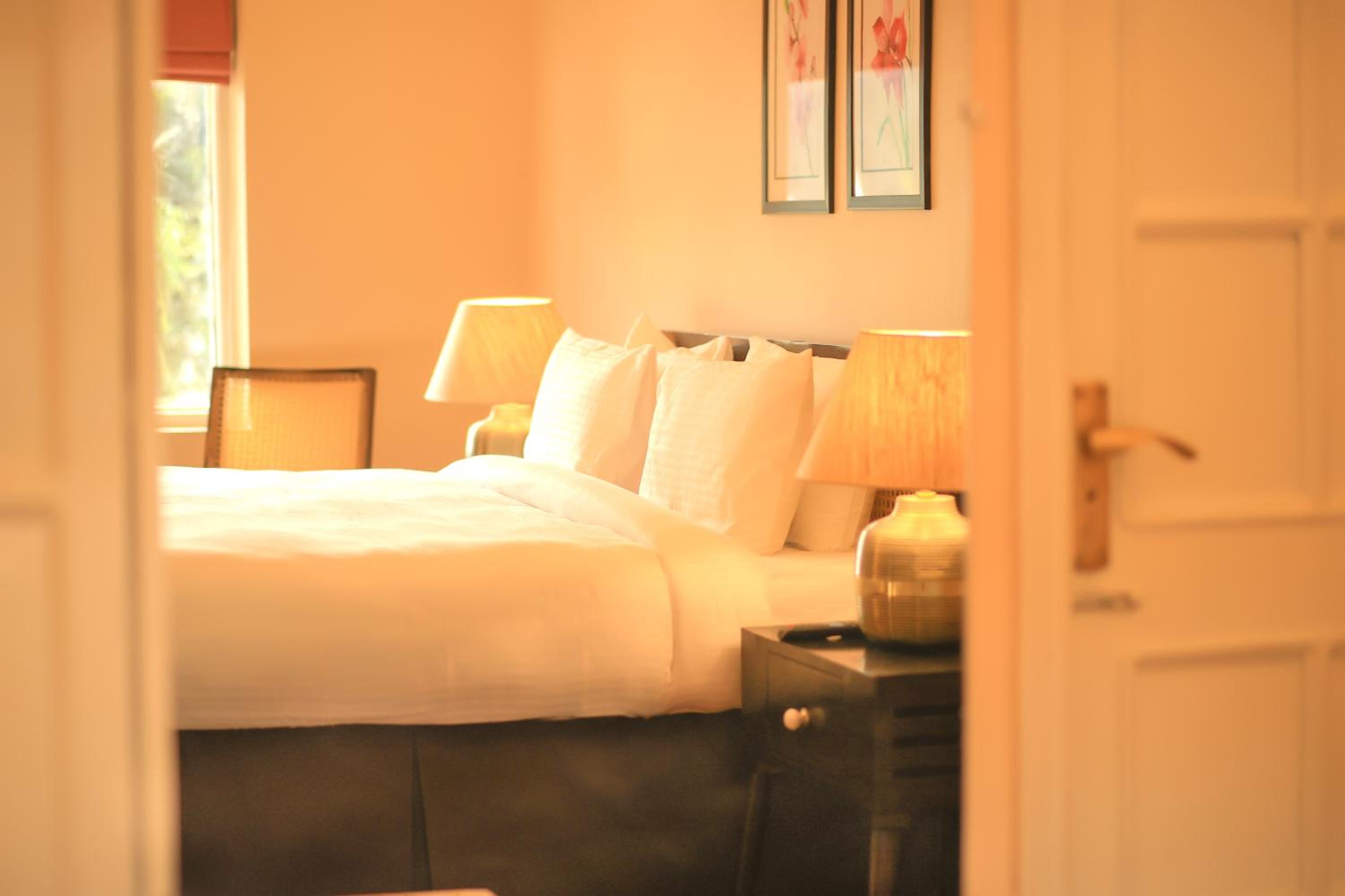 Deluxe Double Room with anytime breakfast, 24*7 butler Service & Flexible check in & check out (Subject to availability) - Photo 3