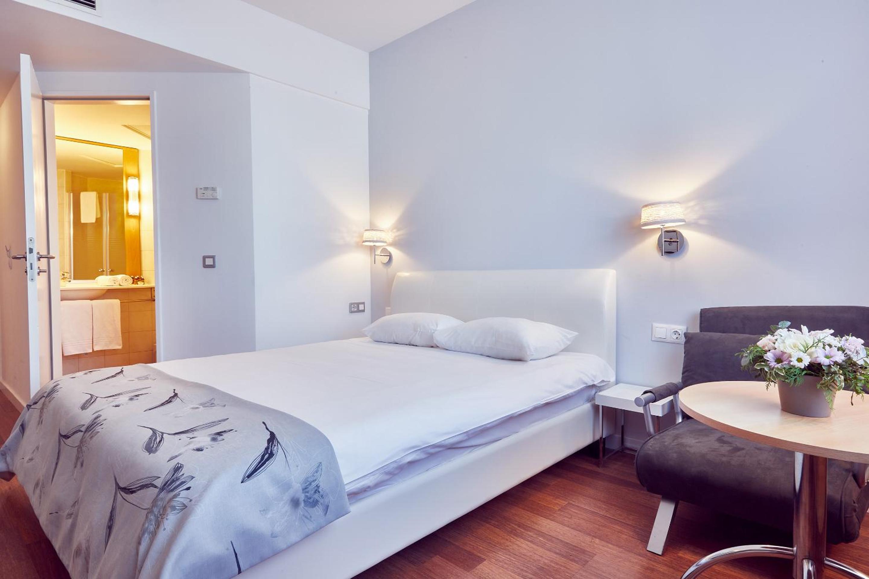 Superior Double Room with extendable armchair - Photo 2
