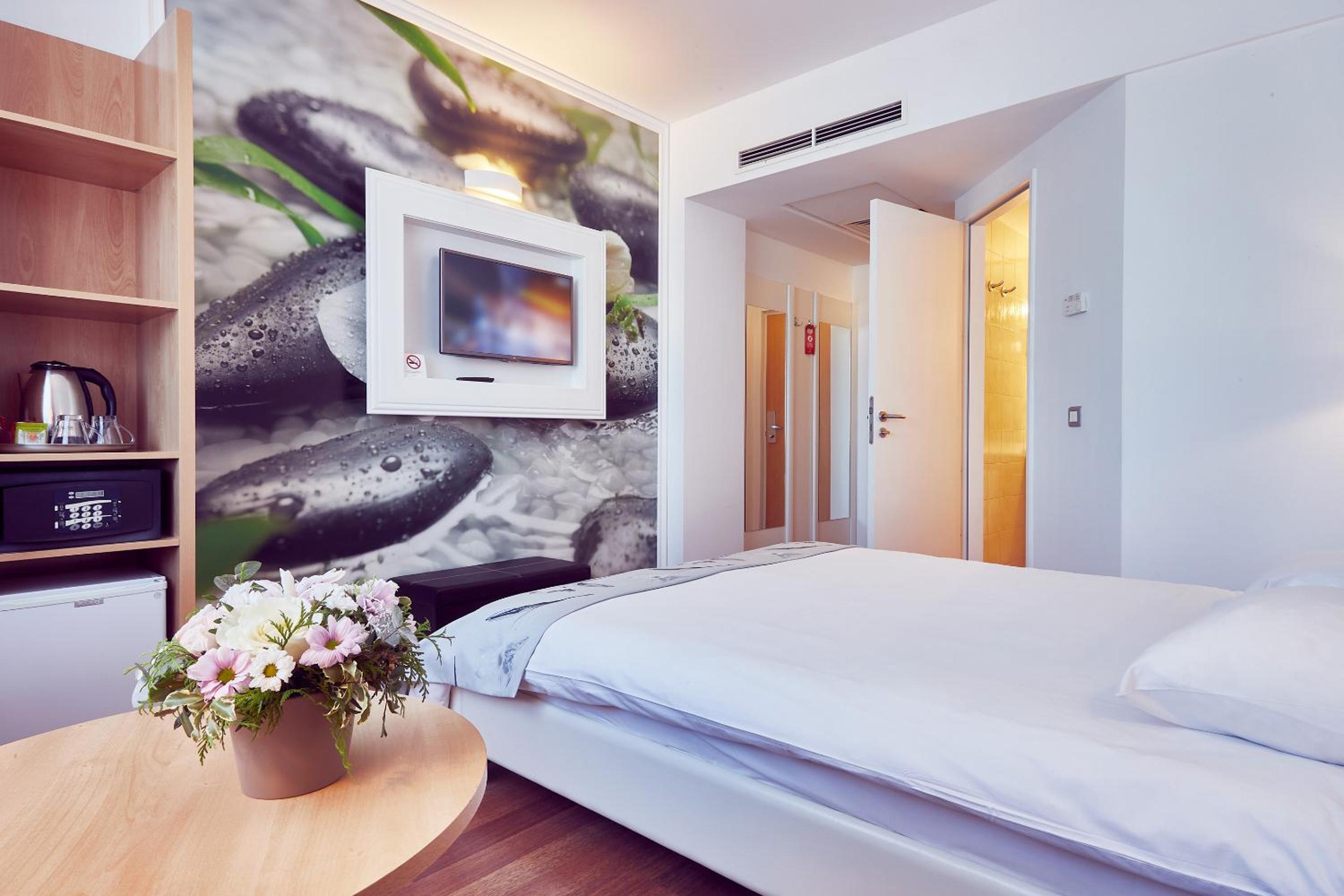 Superior Double Room with extendable armchair - Photo 12