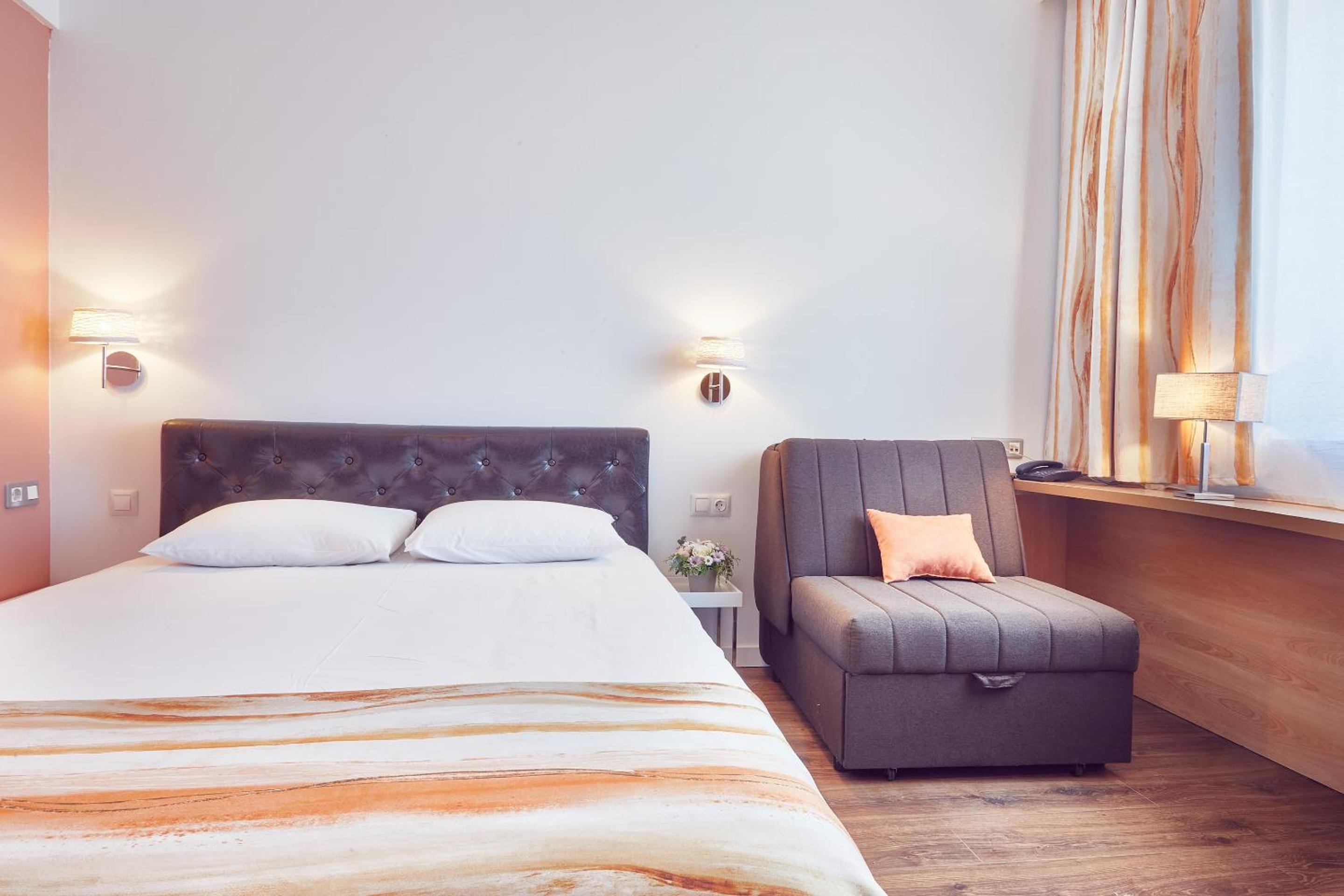 Superior Double Room with extendable armchair - Photo 1