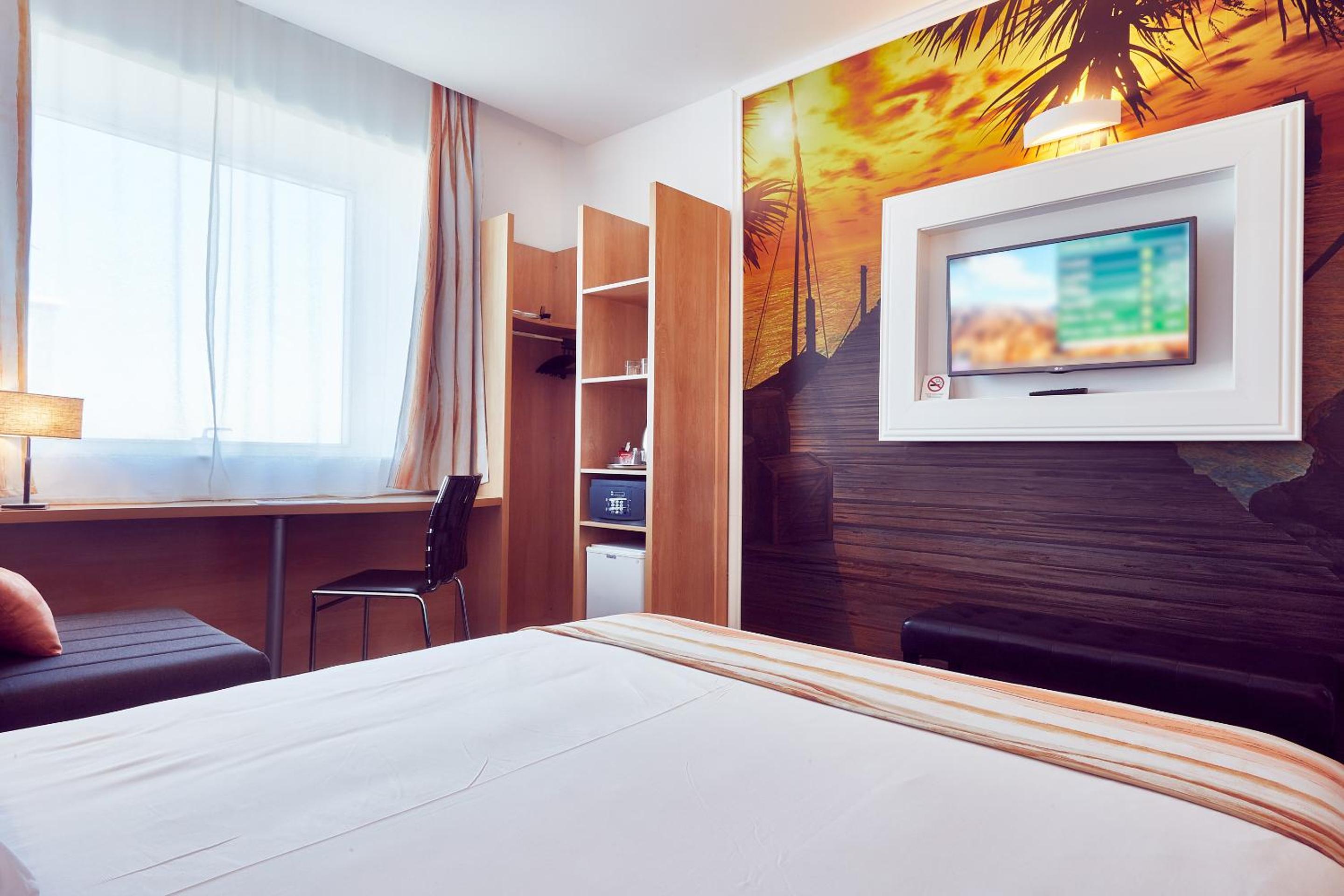 Superior Double Room with extendable armchair - Photo 4