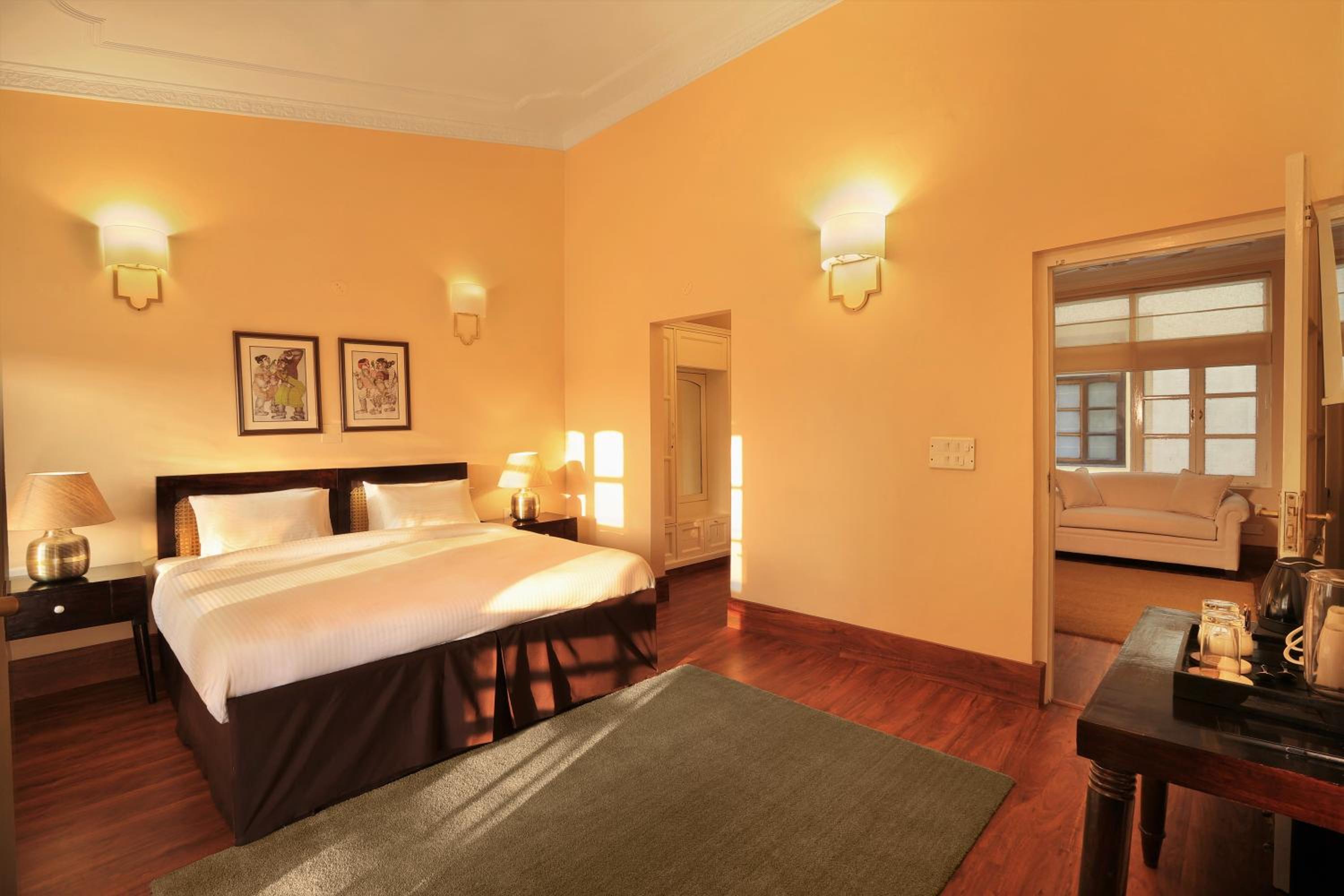 Superior Double Room with anytime breakfast, 24*7 butler Service & Flexible check in & check out (Subject to availability) - Photo 2