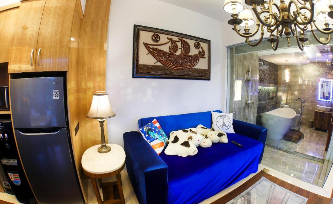 Suite with Pool View - Photo 5