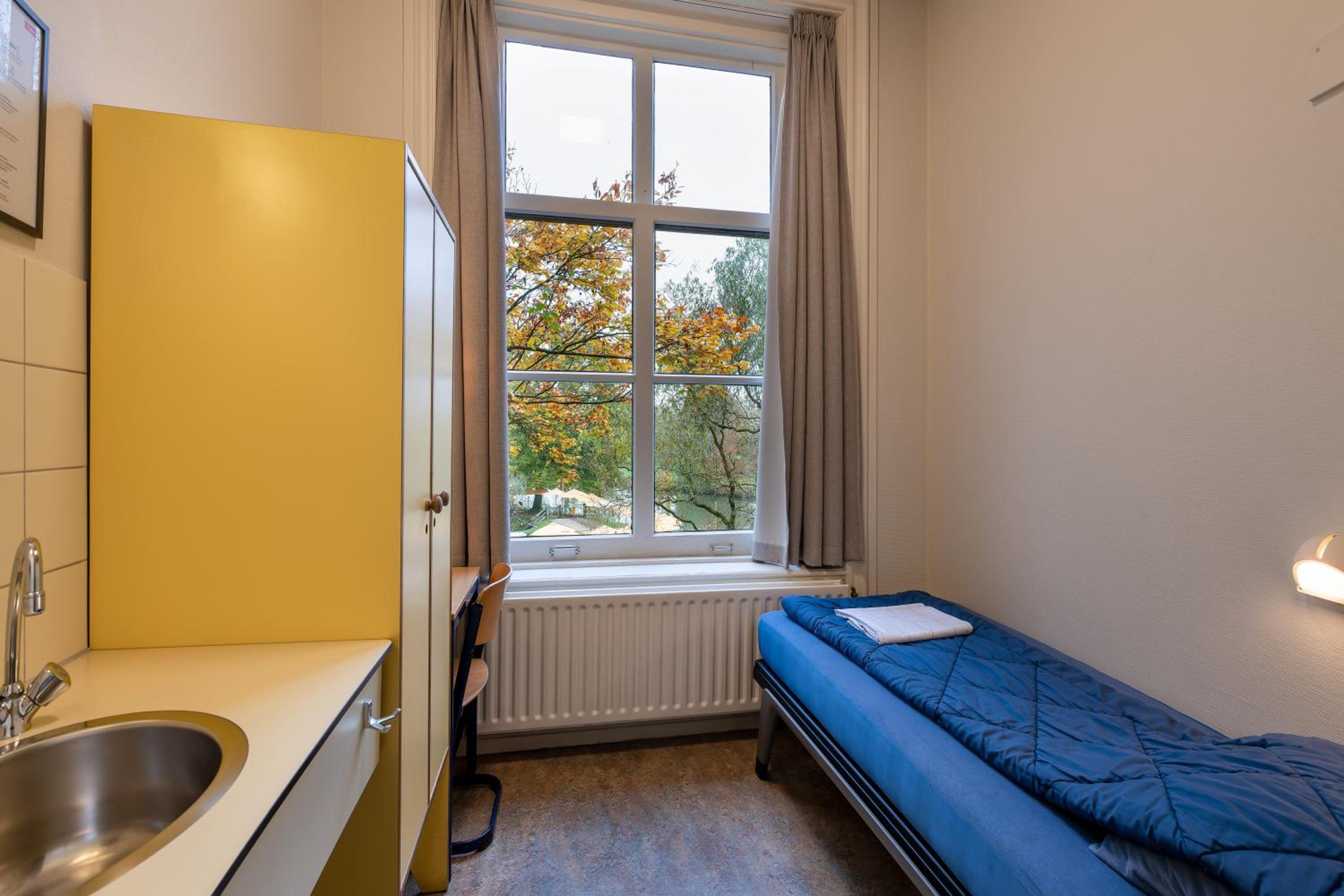 Single Room with Private Bathroom and Shower photo 1