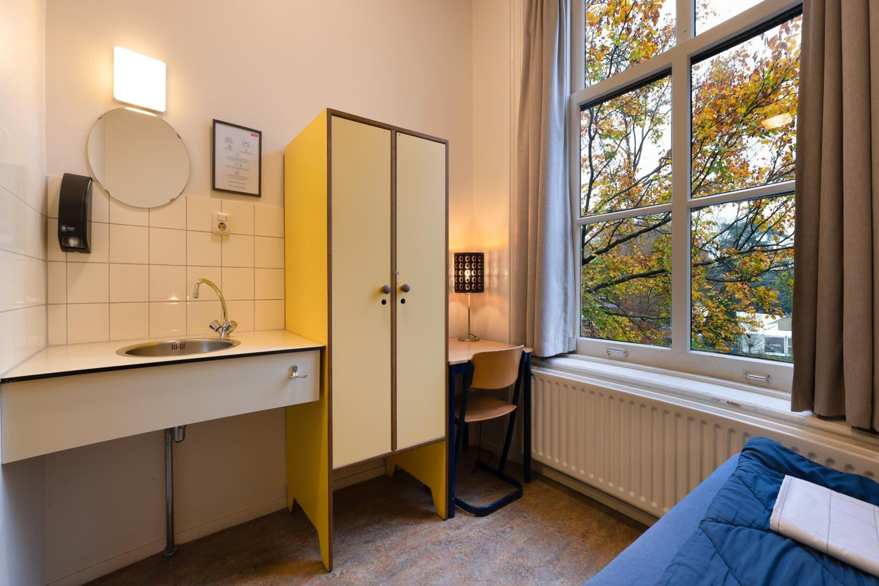 Single Room with Private Bathroom and Shower photo 2