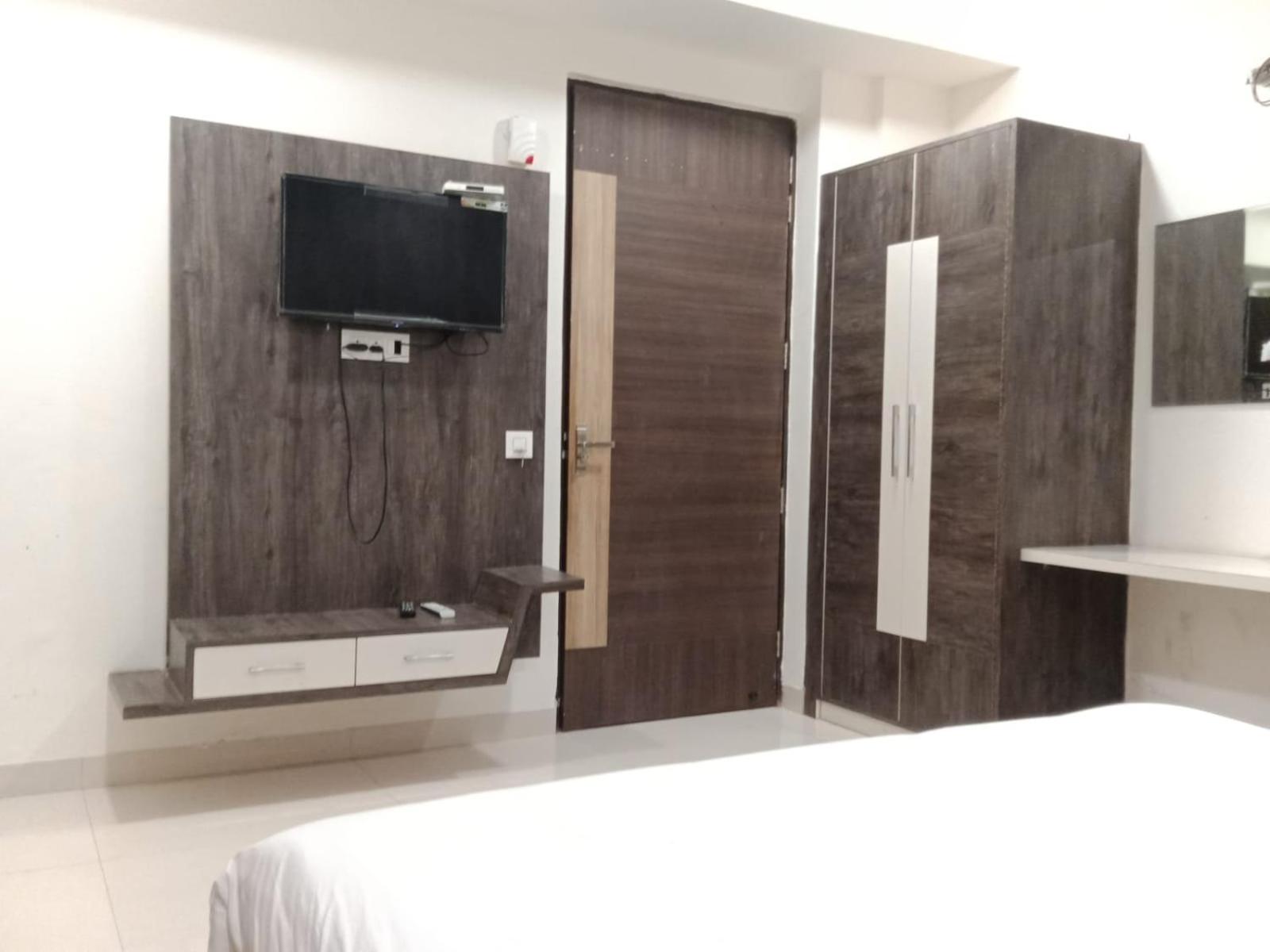Budget Double Room - Photo 3