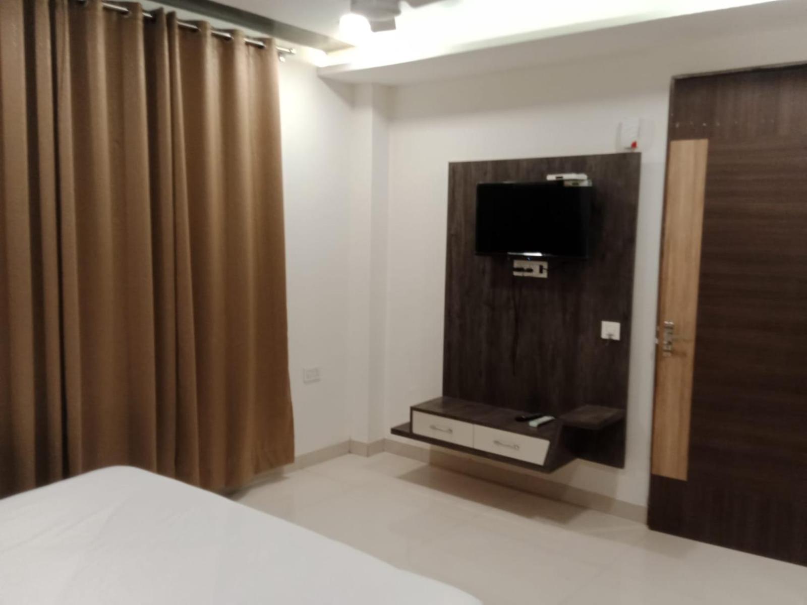 Budget Double Room - Photo 4