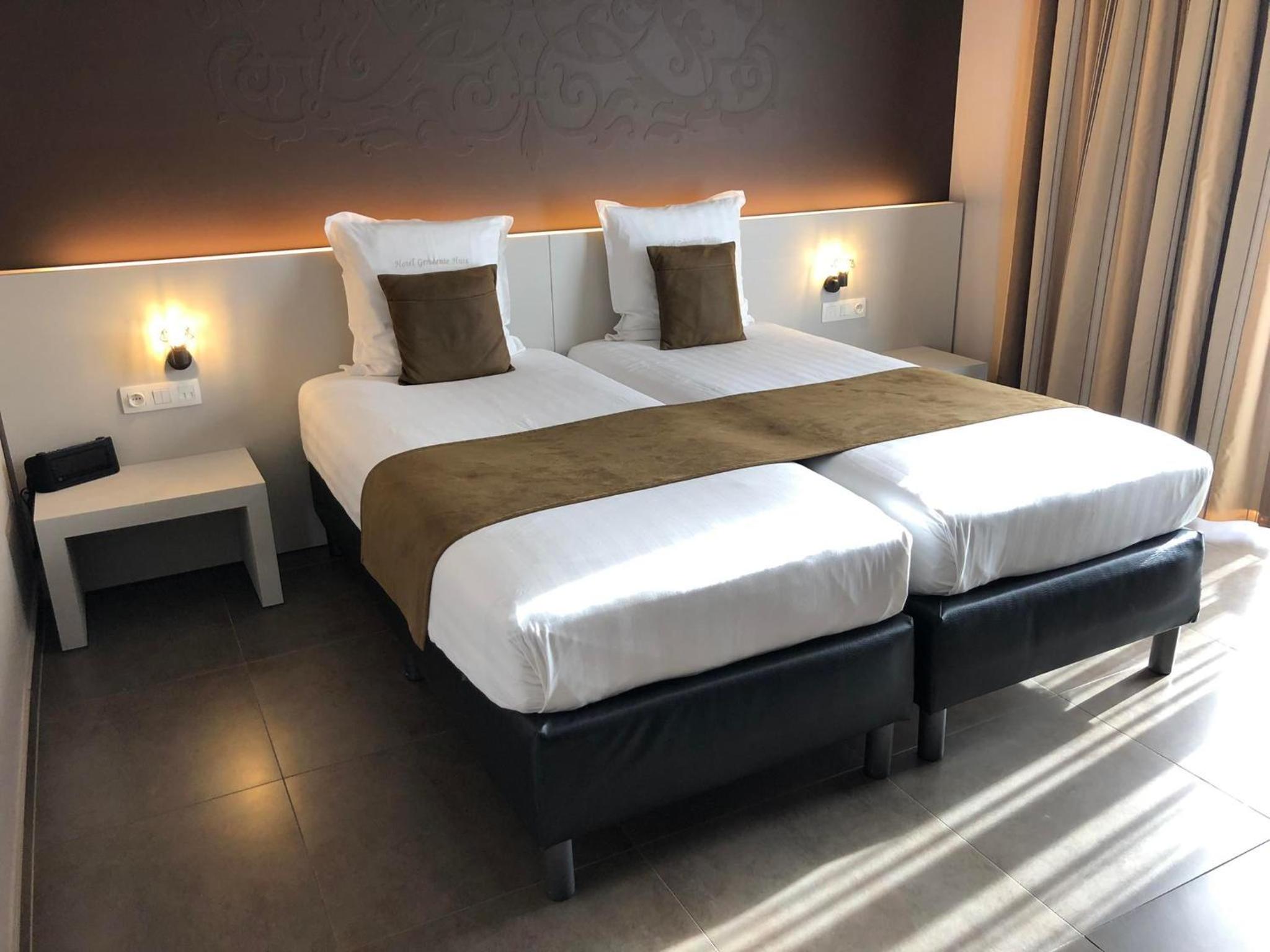 Standard Double Room with bath and shower - Photo 6