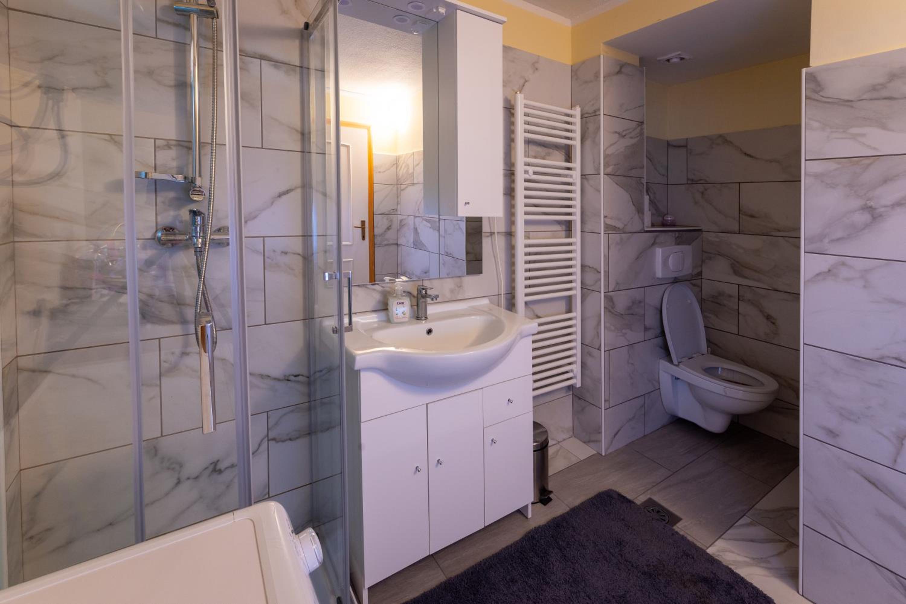 One - Bedroom Apartment with Balcony - Photo 14