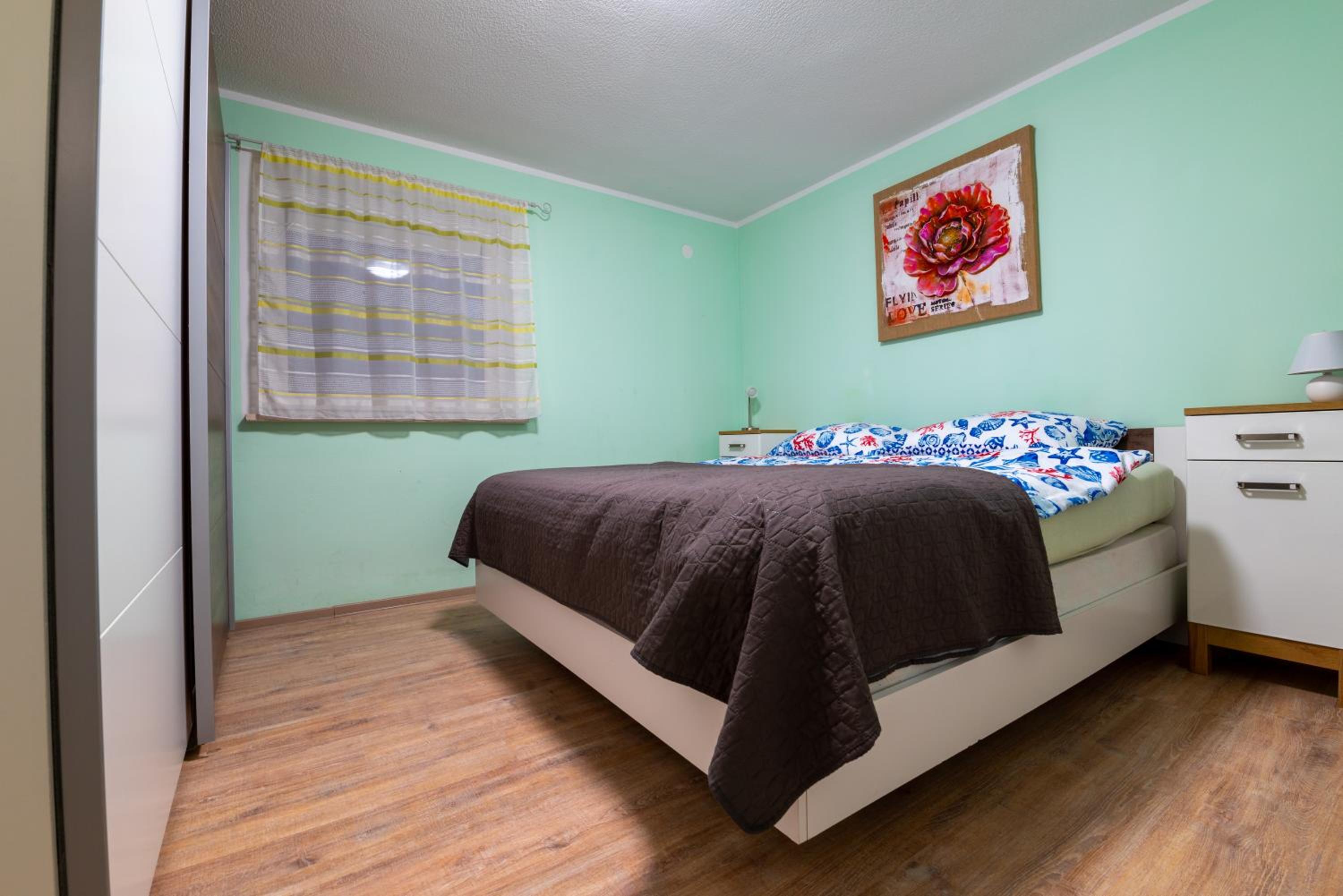 One - Bedroom Apartment with Balcony - Photo 2