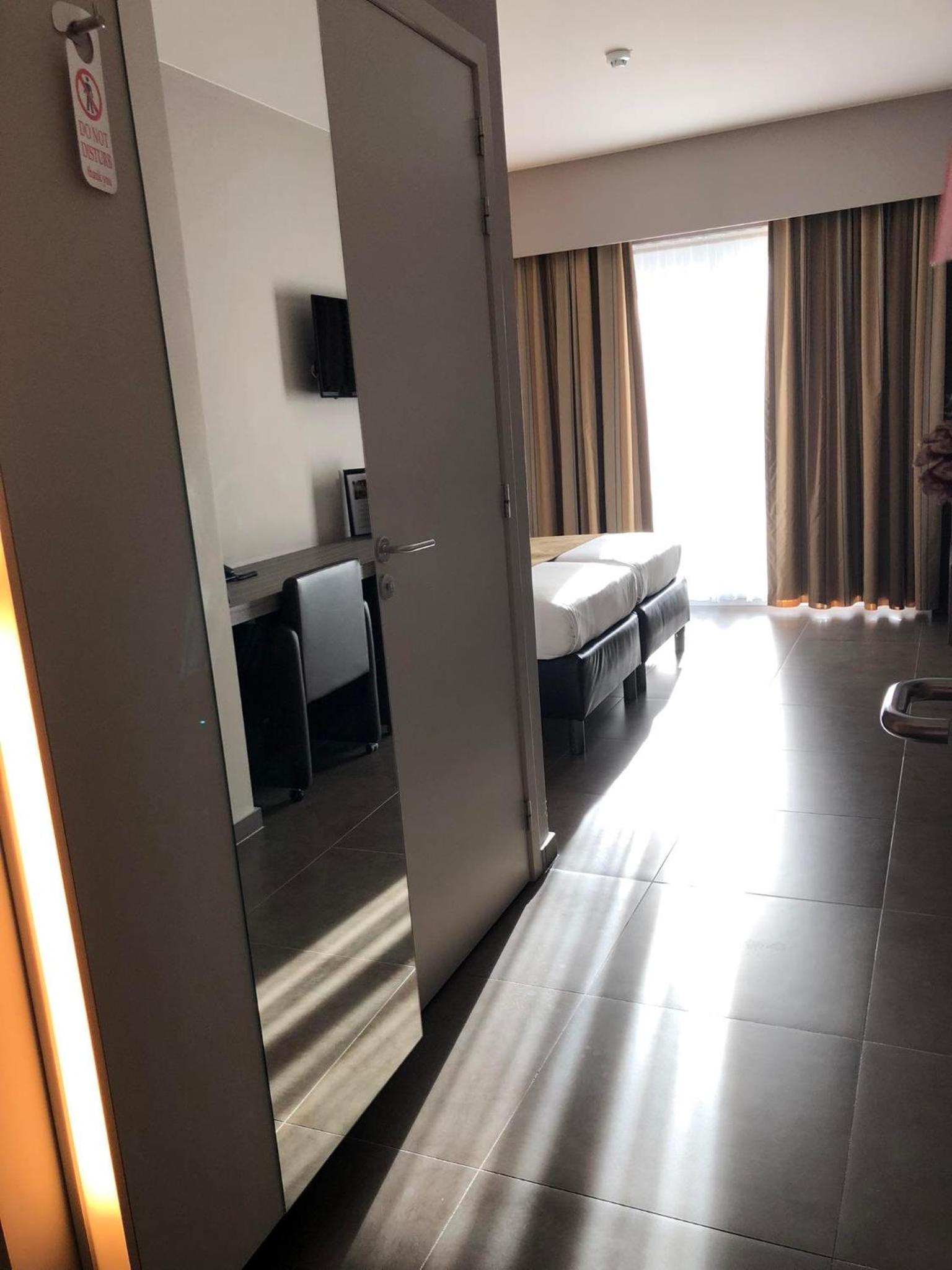 Standard Double Room with bath and shower - Photo 1