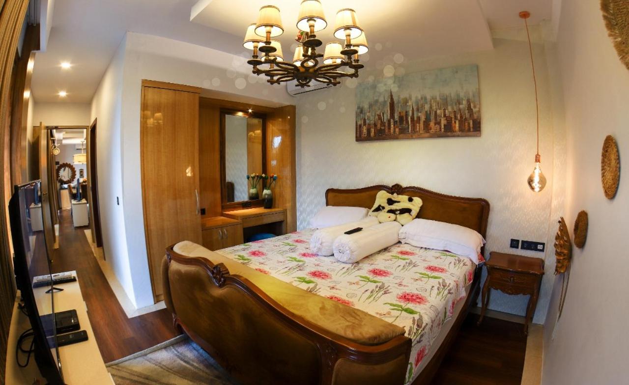 Suite with Pool View - Photo 12