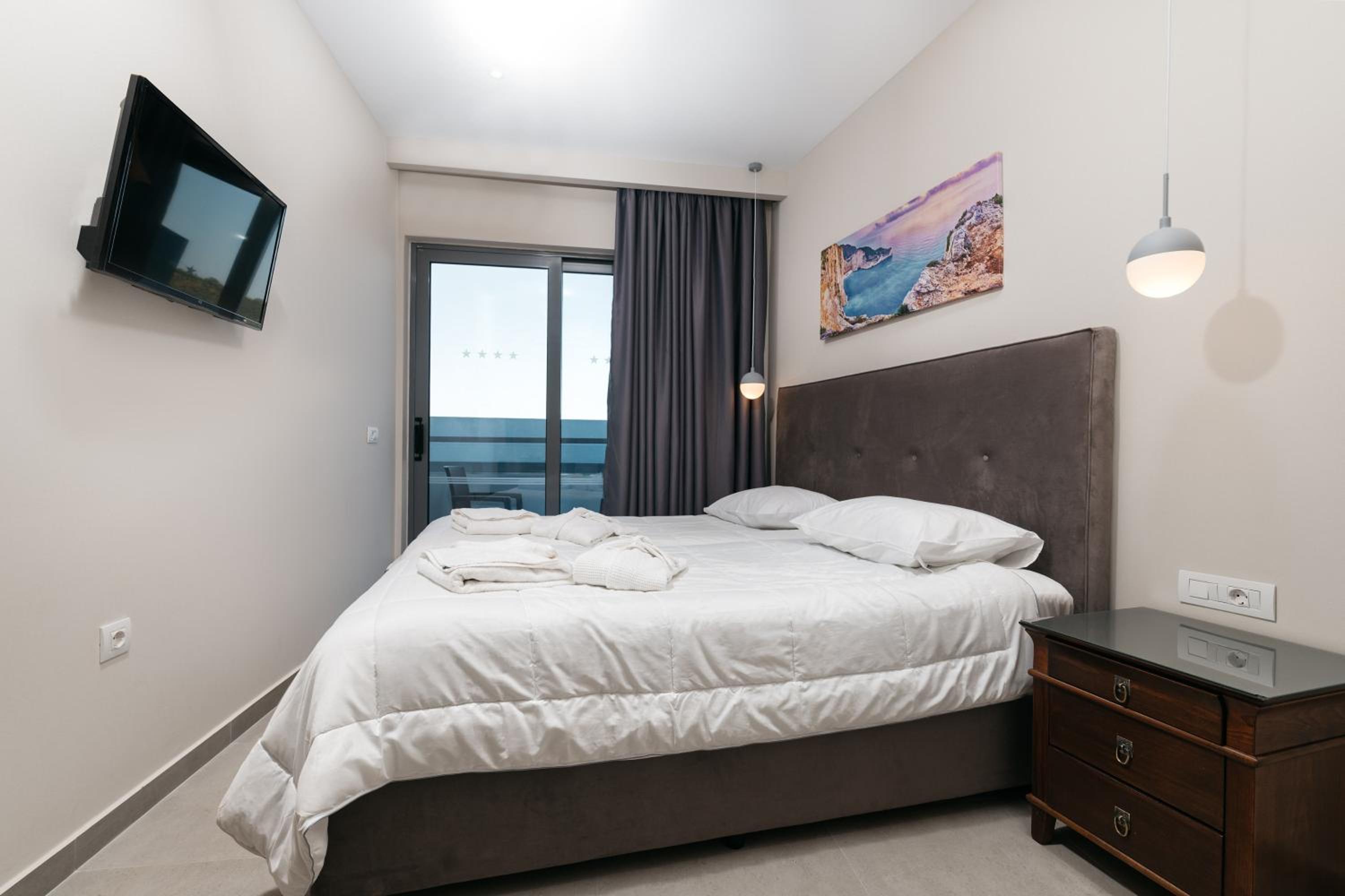 Standard Room with Pool View - Photo 5