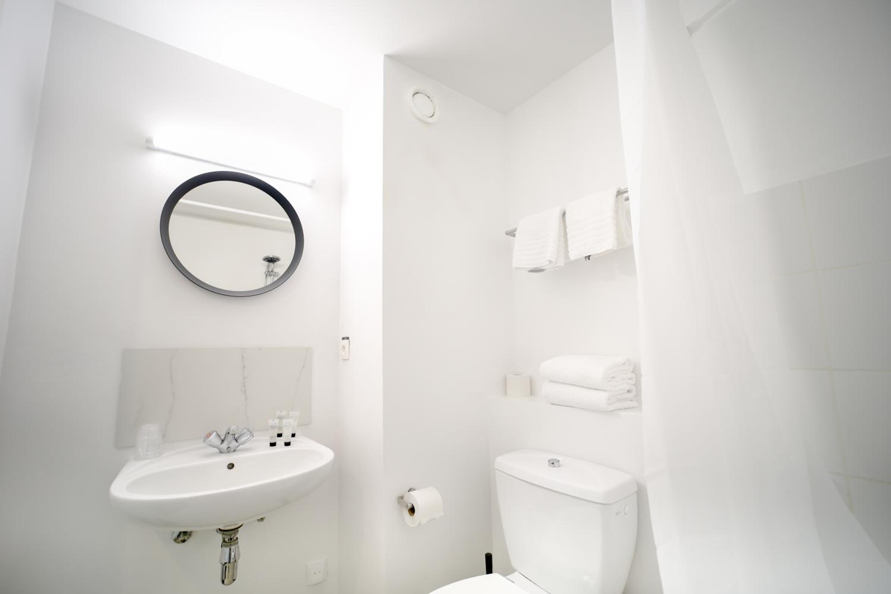 Standard Double Room - Photo 3