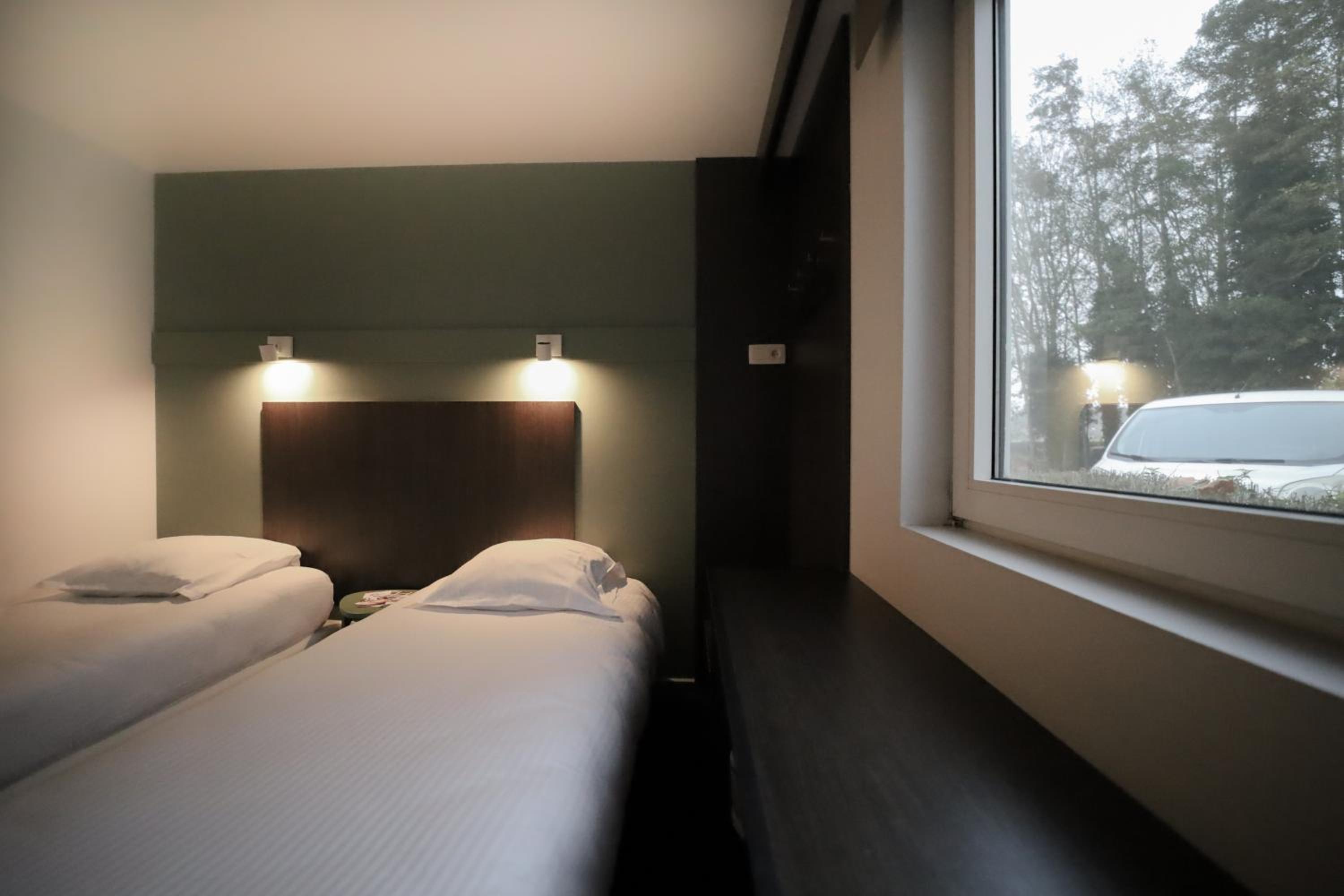 Standard Twin Room - Photo 1