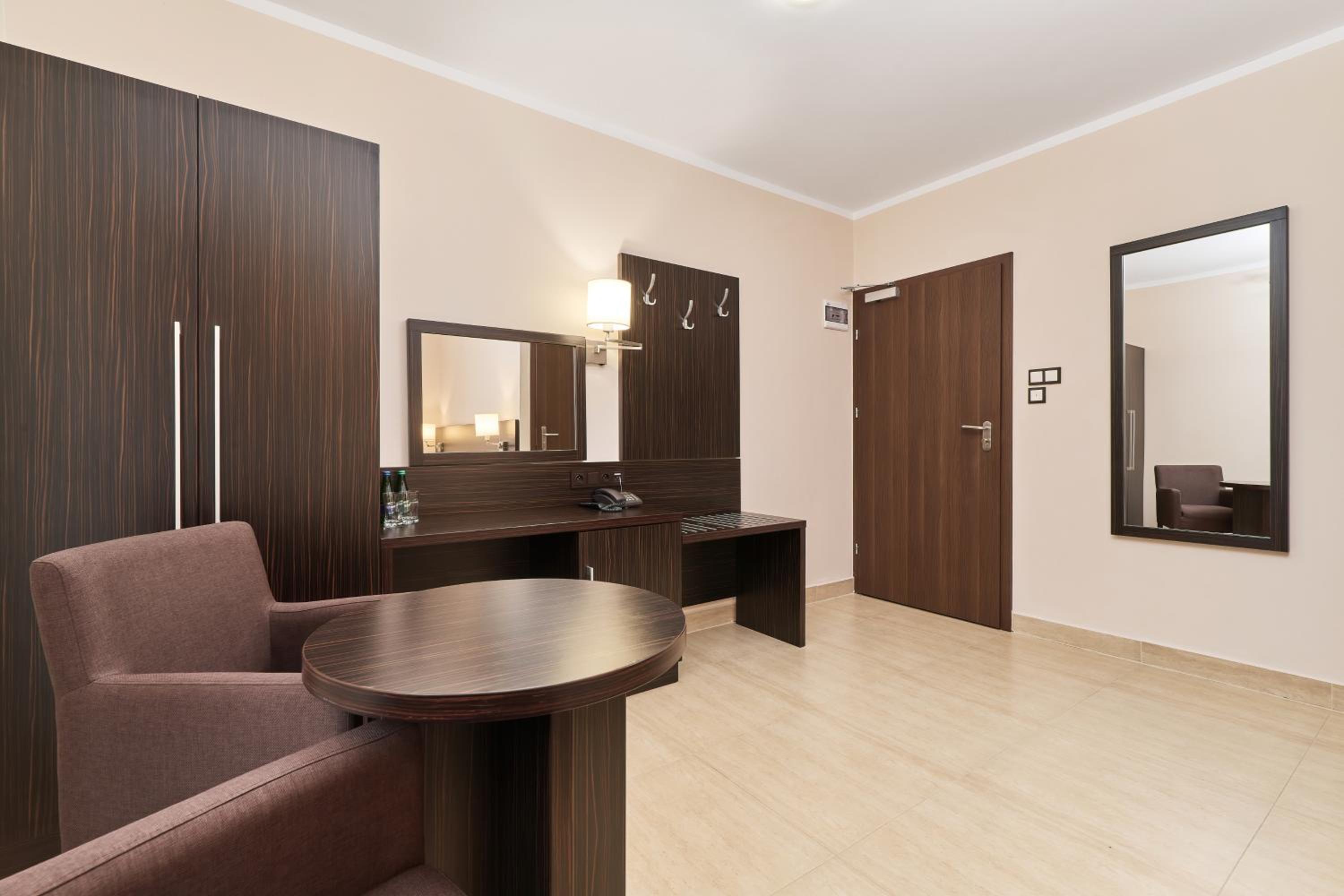 Twin Room - Photo 2